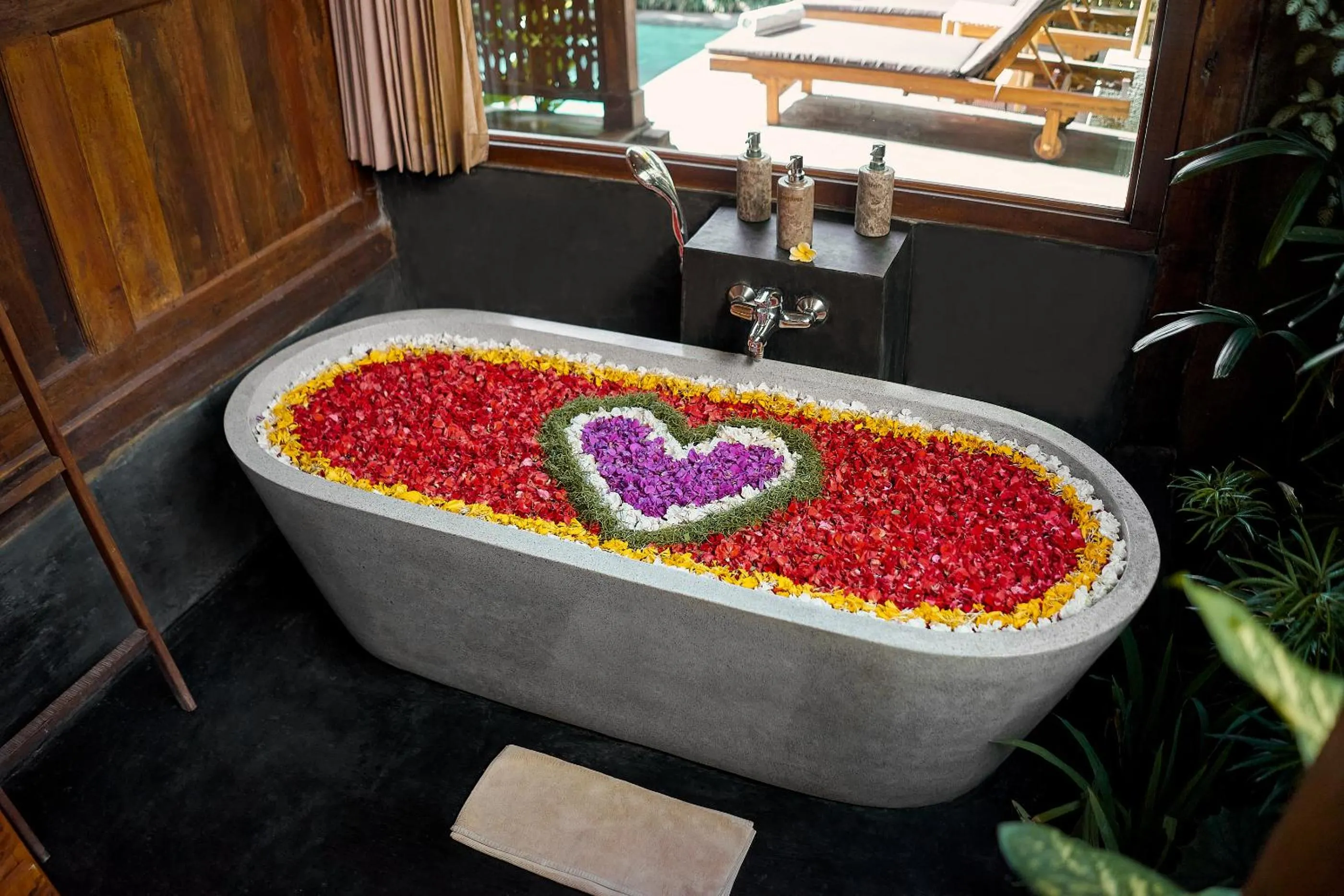 Bath in Kawan Antique Ubud Villa