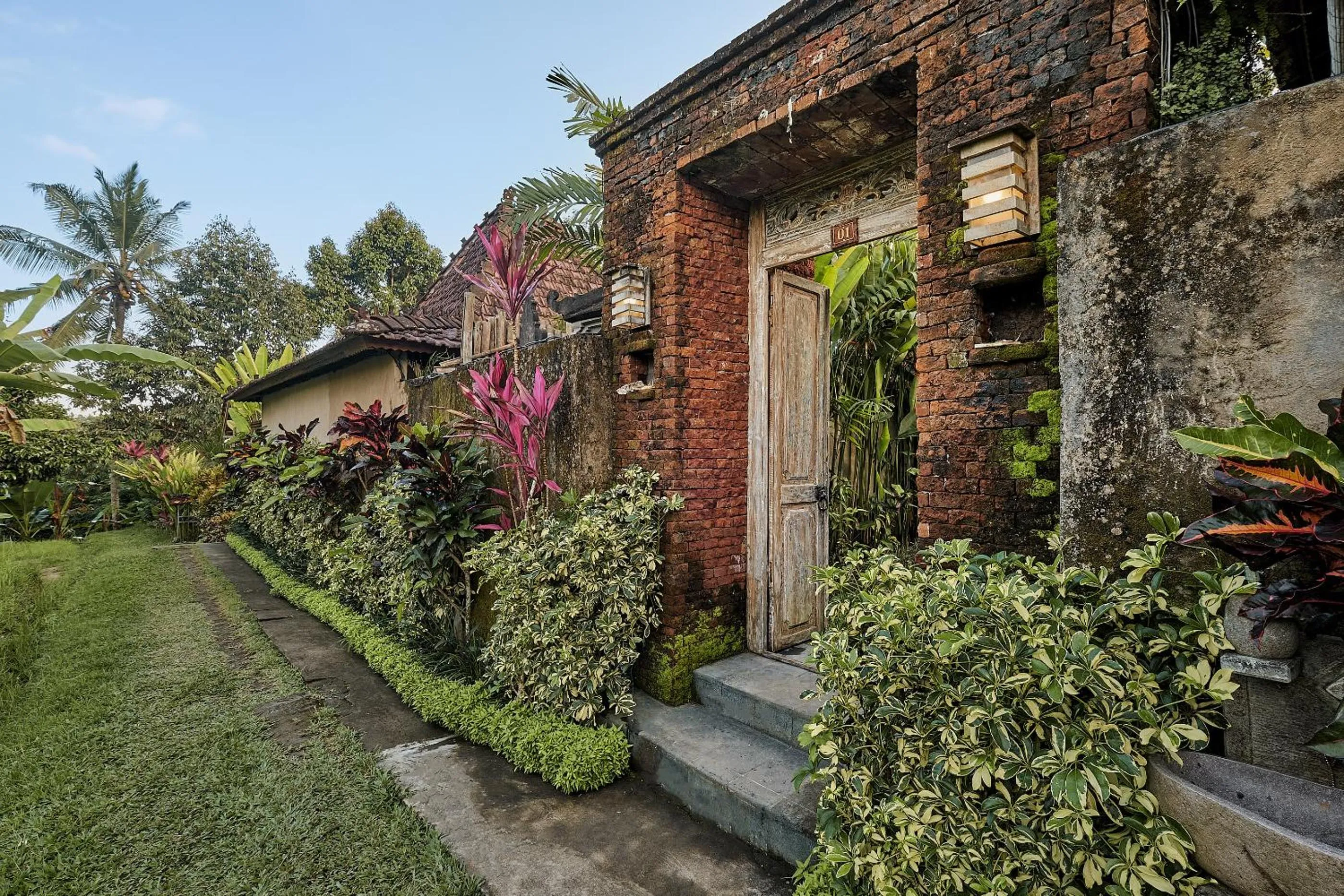 Facade/entrance in Kawan Antique Ubud Villa