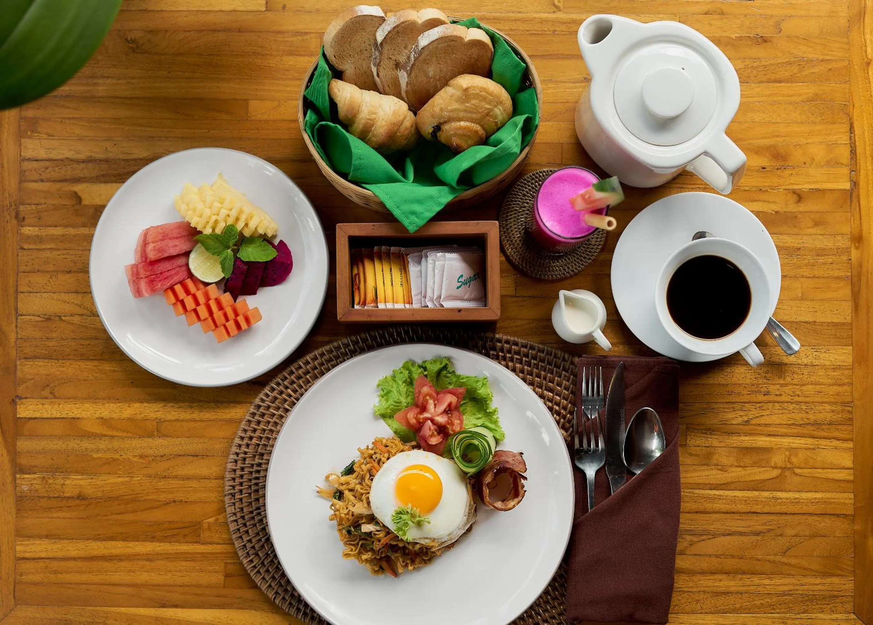 Food and drinks in Kawan Antique Ubud Villa