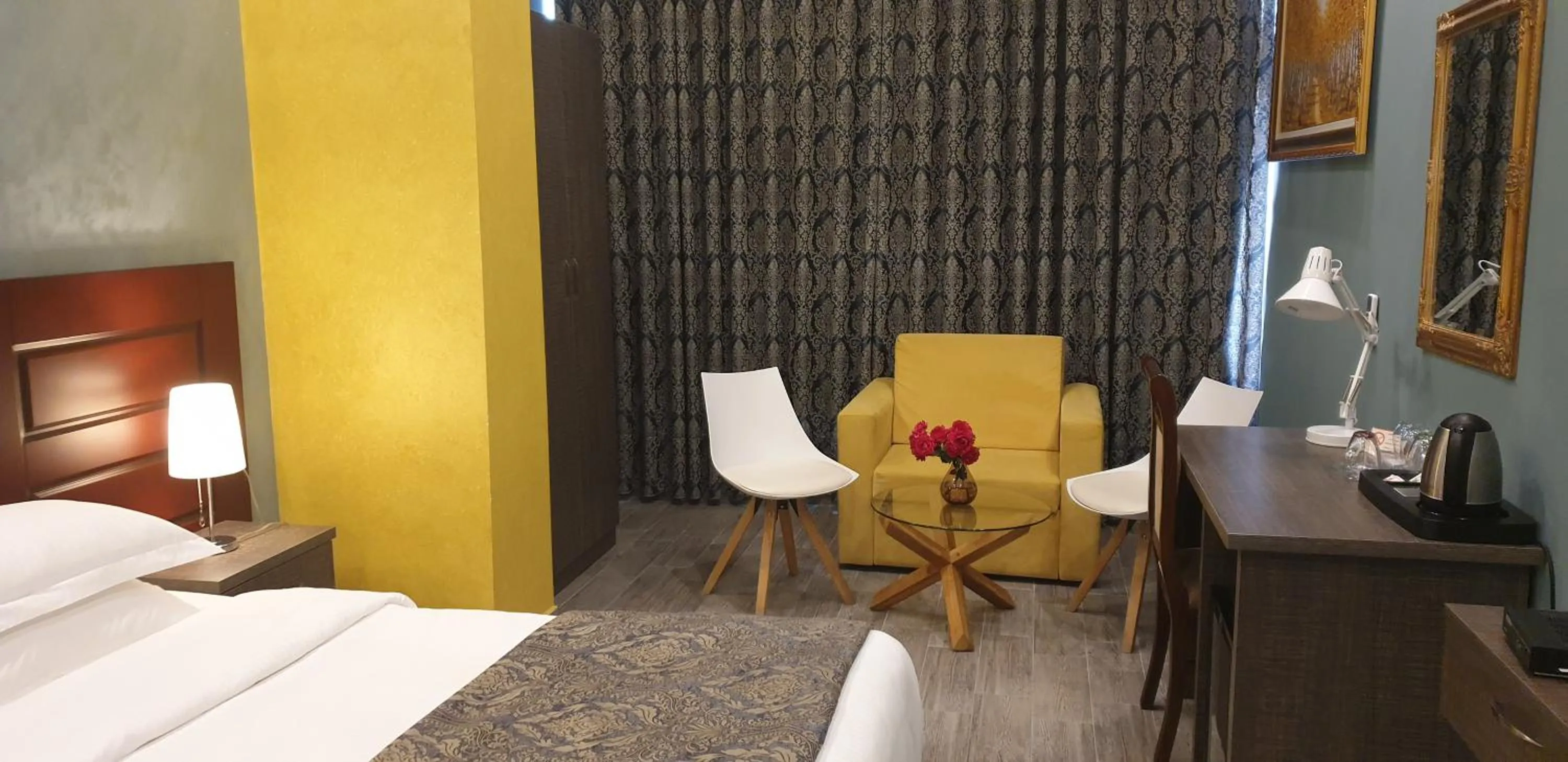 Bedroom, Bed in Comfort Hotel