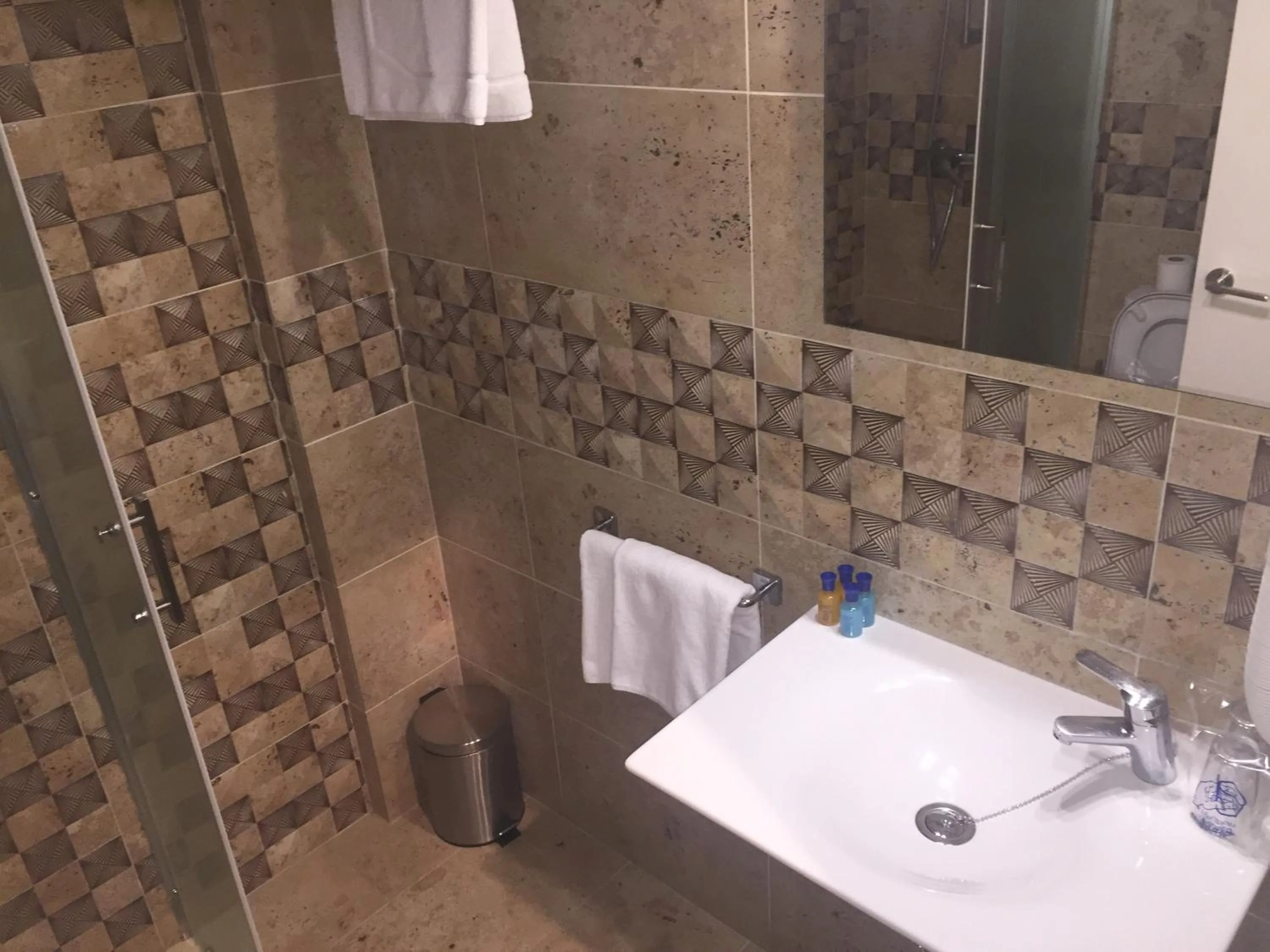 Bathroom in Hotel Almadraba