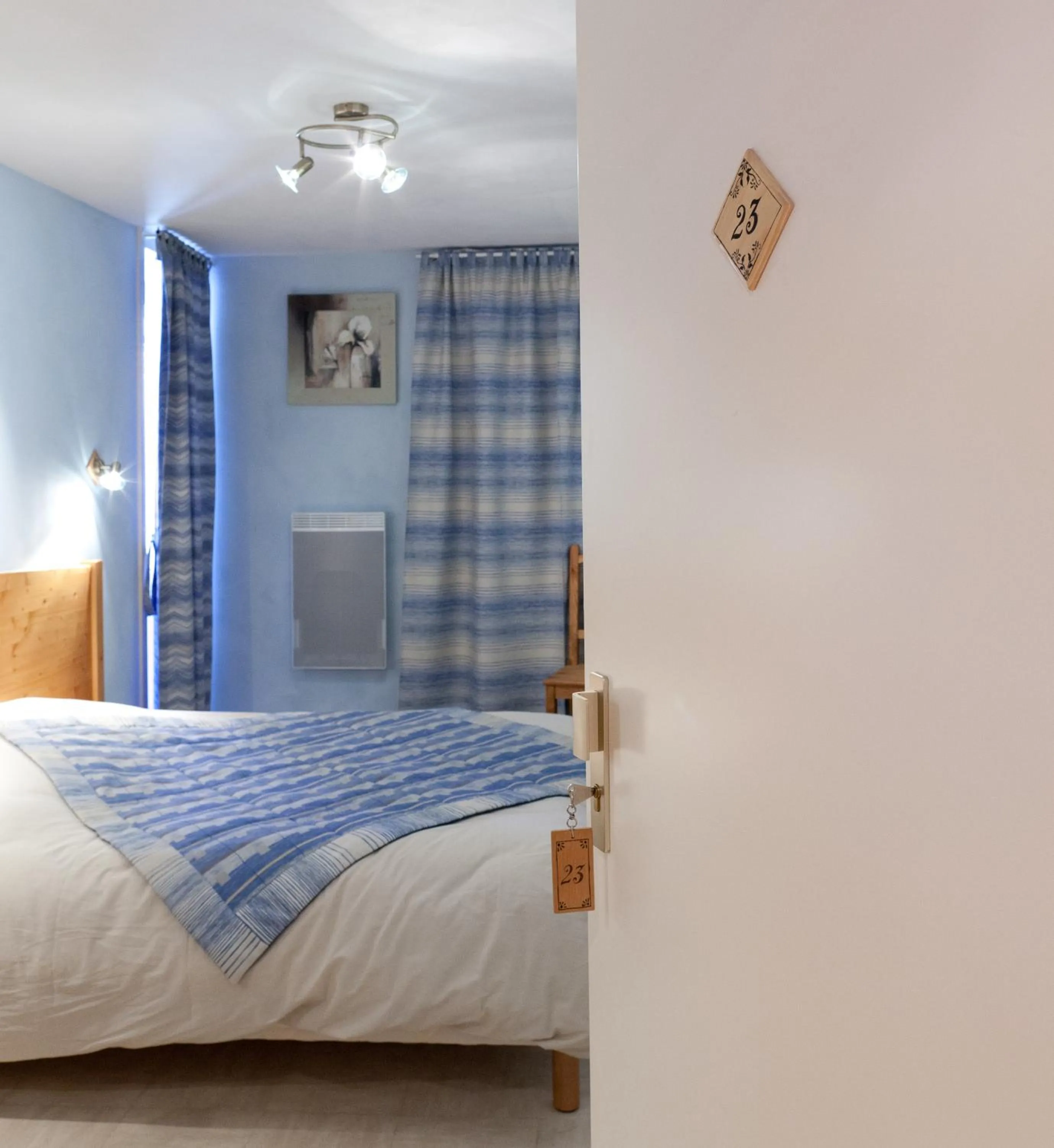 Bed in Hôtel Restaurant Les Alpins