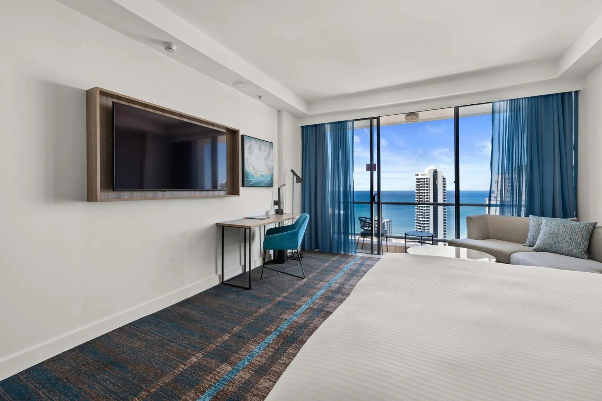 Photo of the whole room, Bed in Crowne Plaza Surfers Paradise by IHG