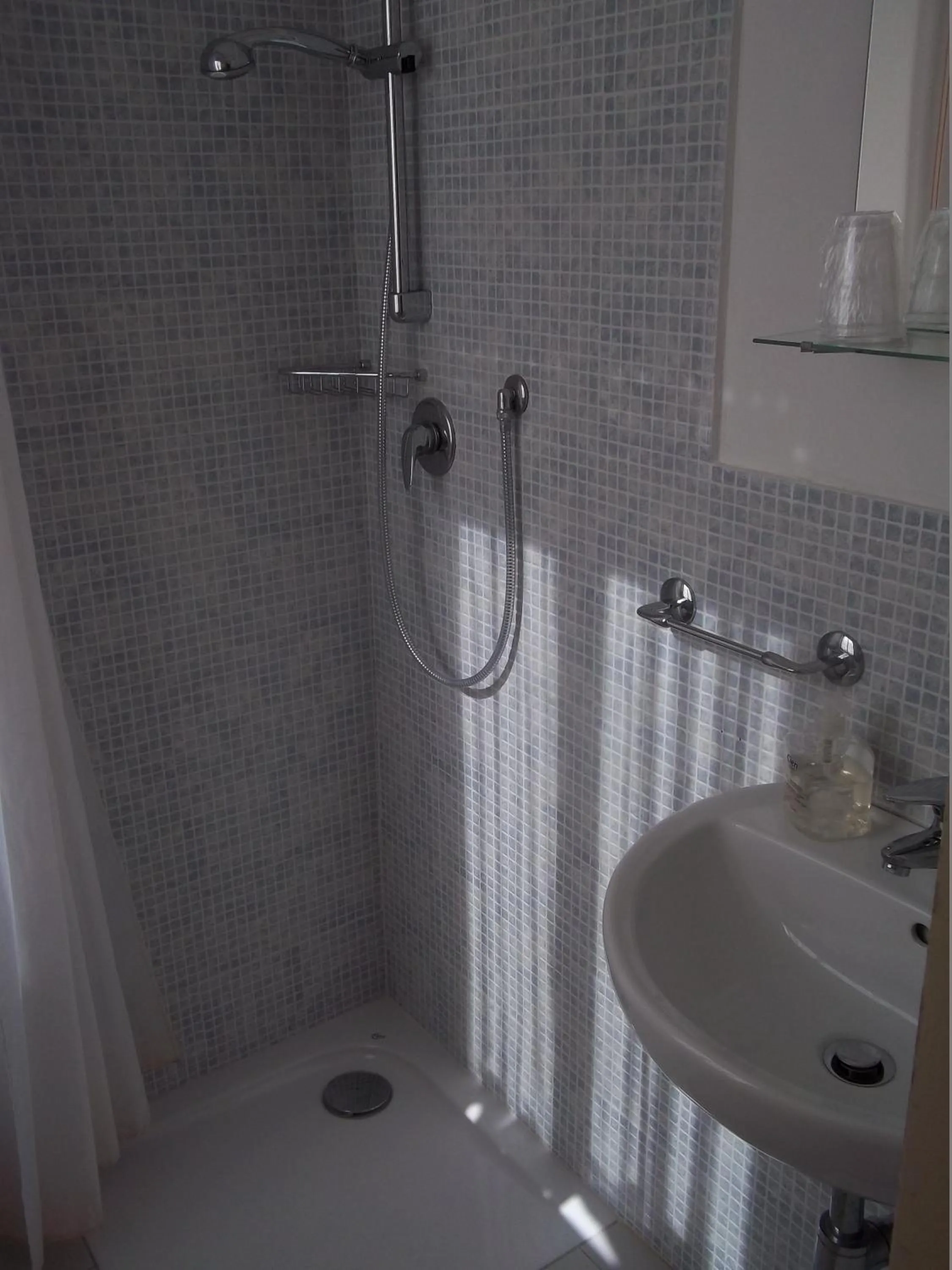 Bathroom in Hotel Italia