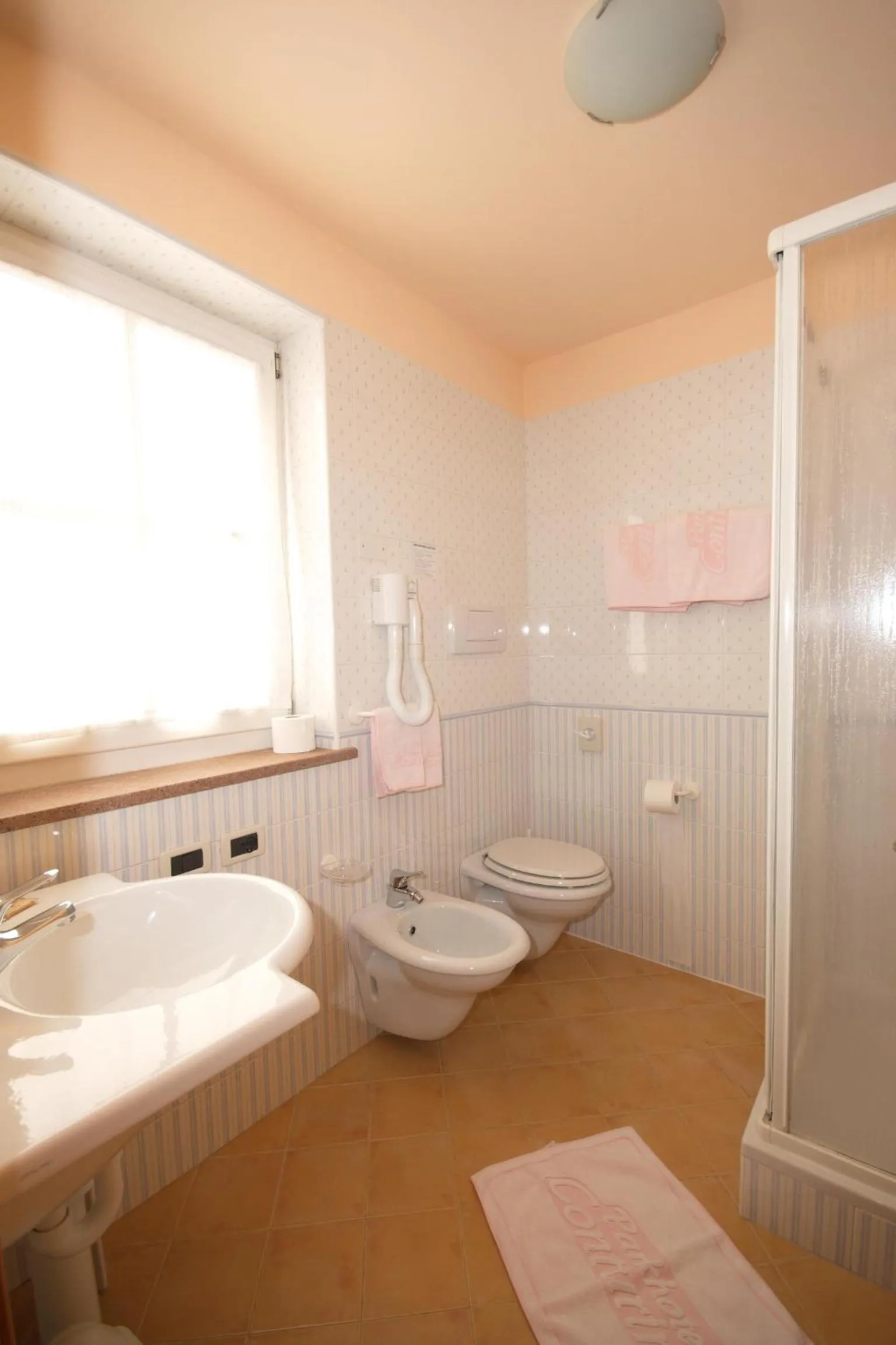 Shower in Albergo Conturina