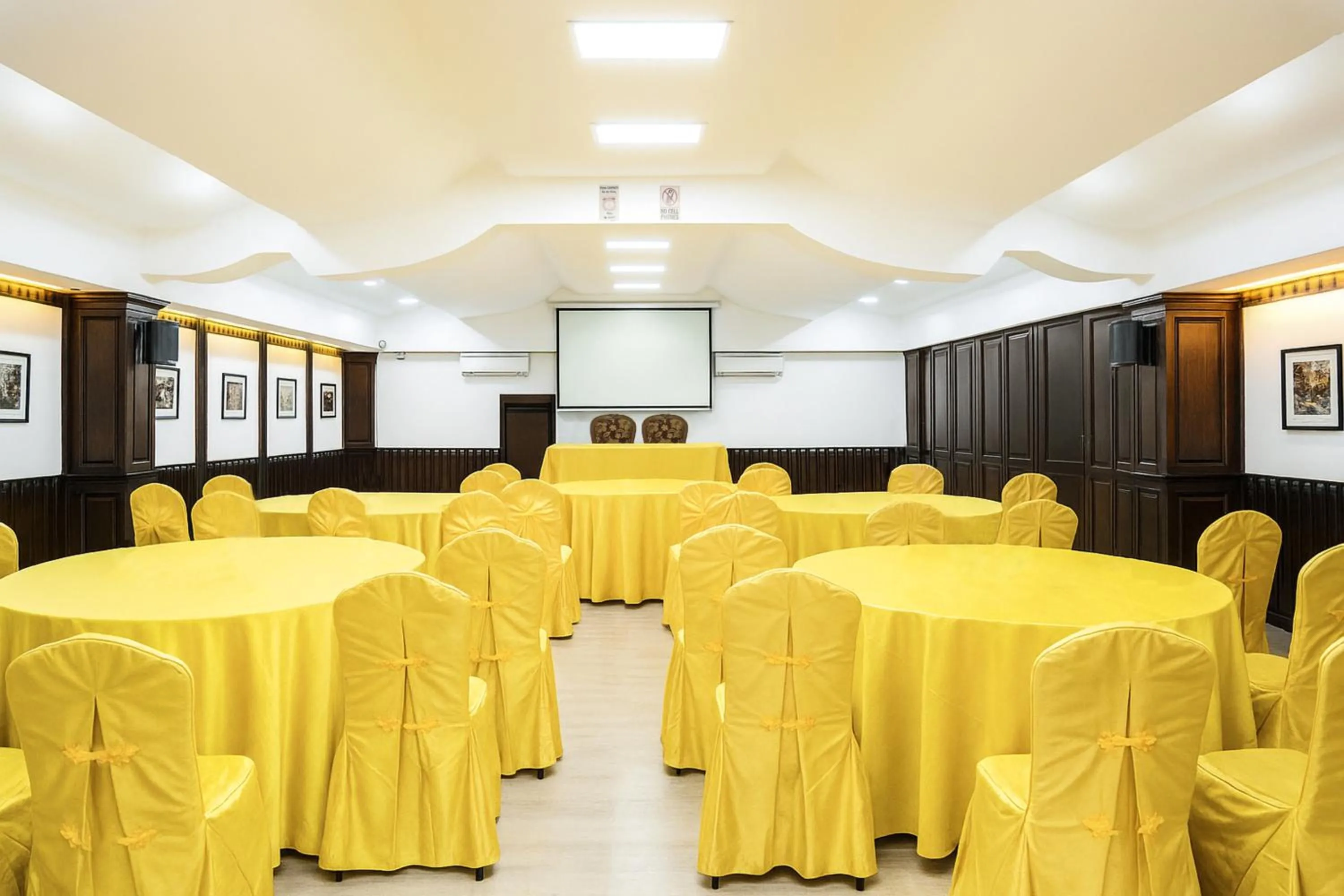 Meeting/conference room in JC Residency