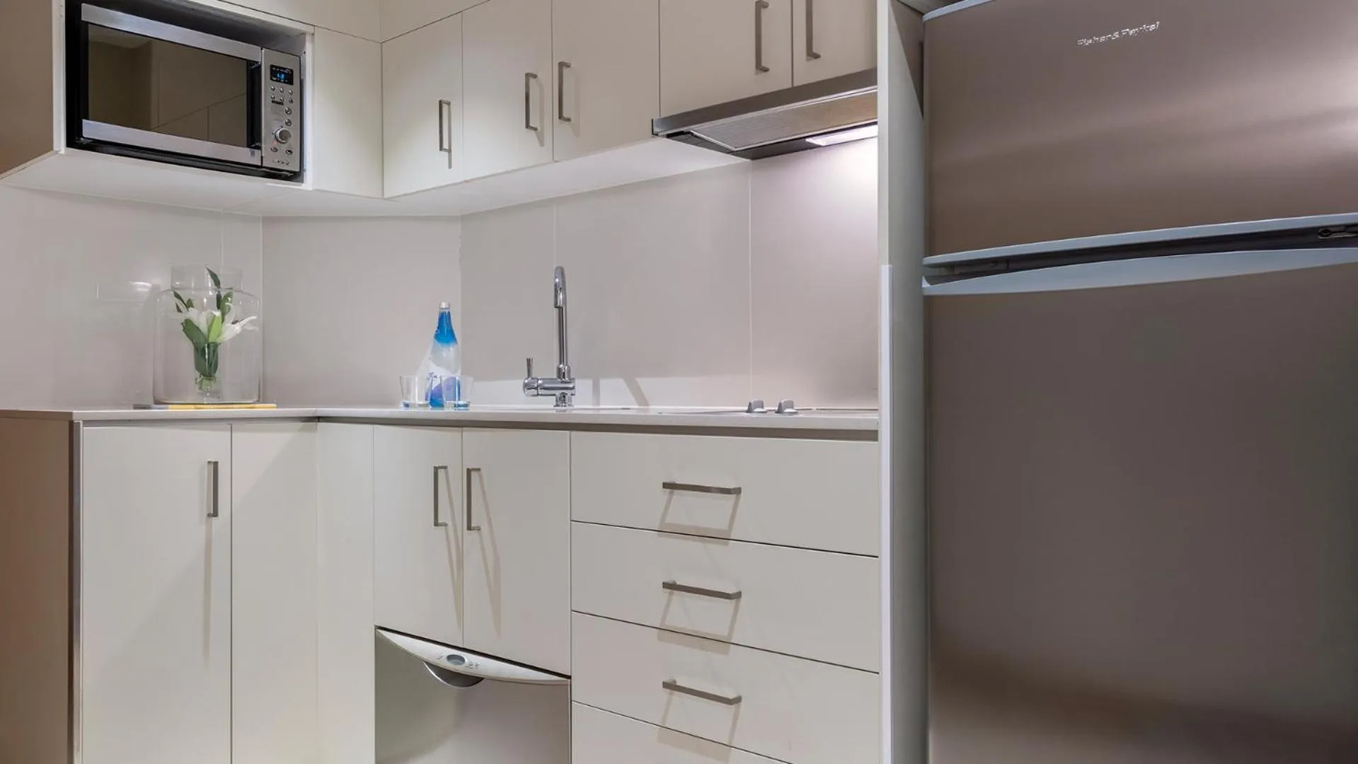 Kitchen or kitchenette in Oaks Gold Coast Hotel