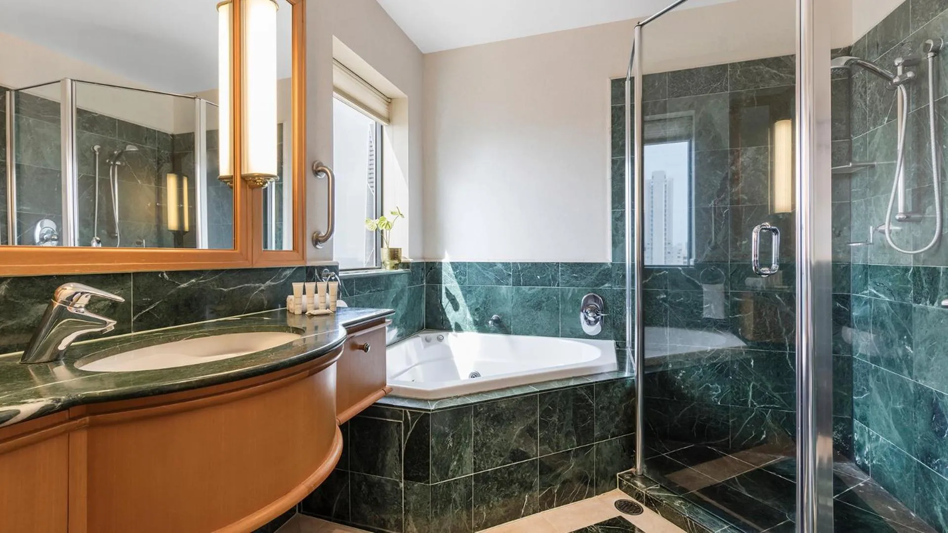 Shower in Oaks Gold Coast Hotel