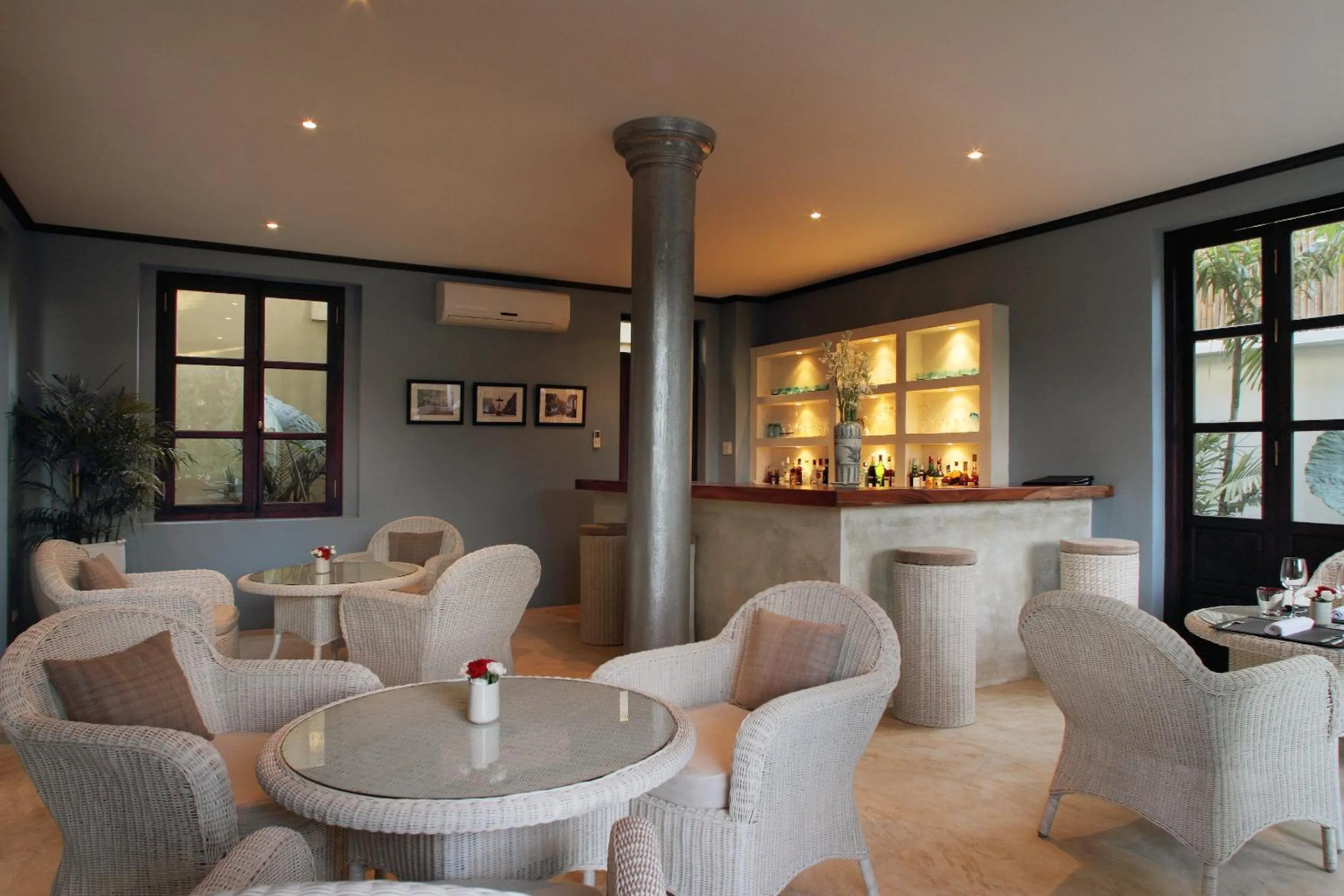 Restaurant/places to eat in The Apsara Rive Droite