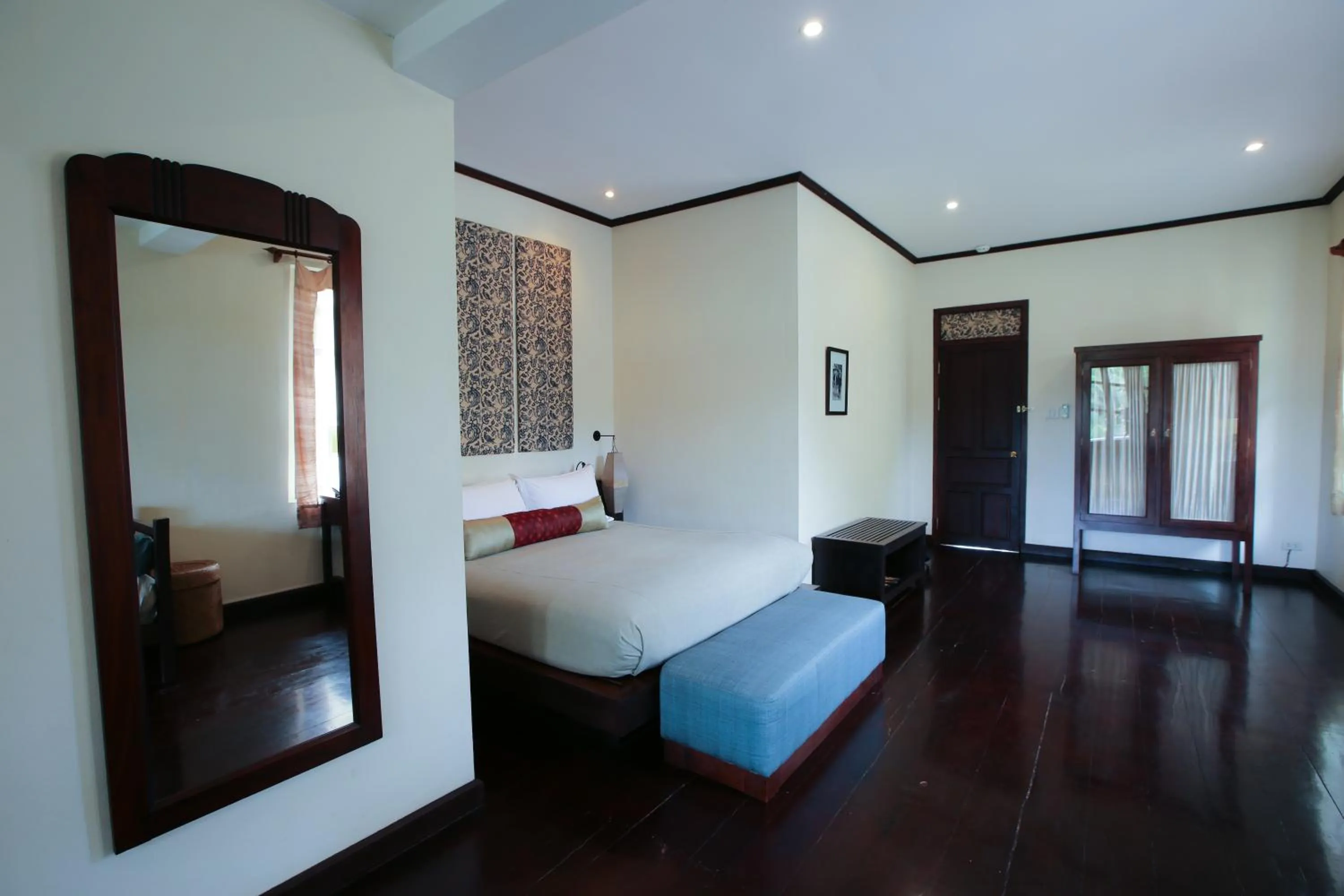 Bedroom, Bed in The Apsara Rive Droite