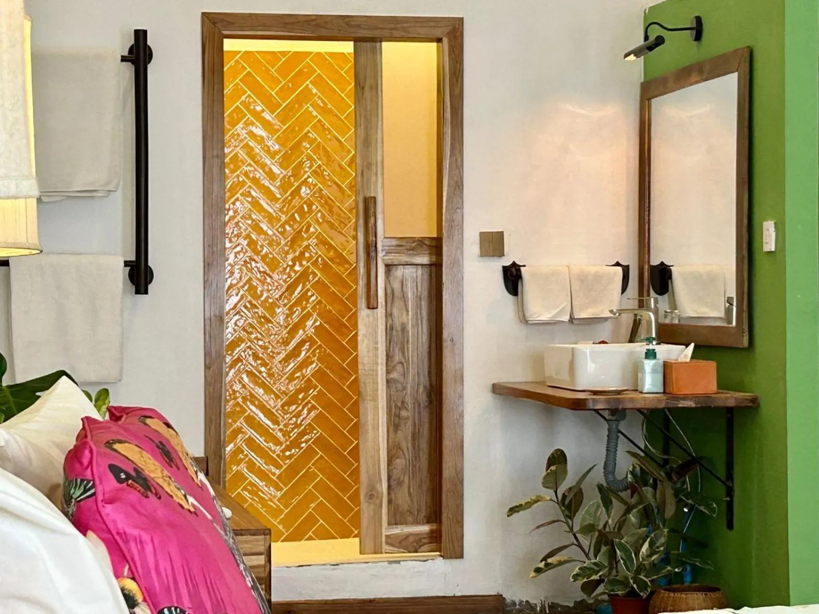 Bathroom, Bed in The Apsara