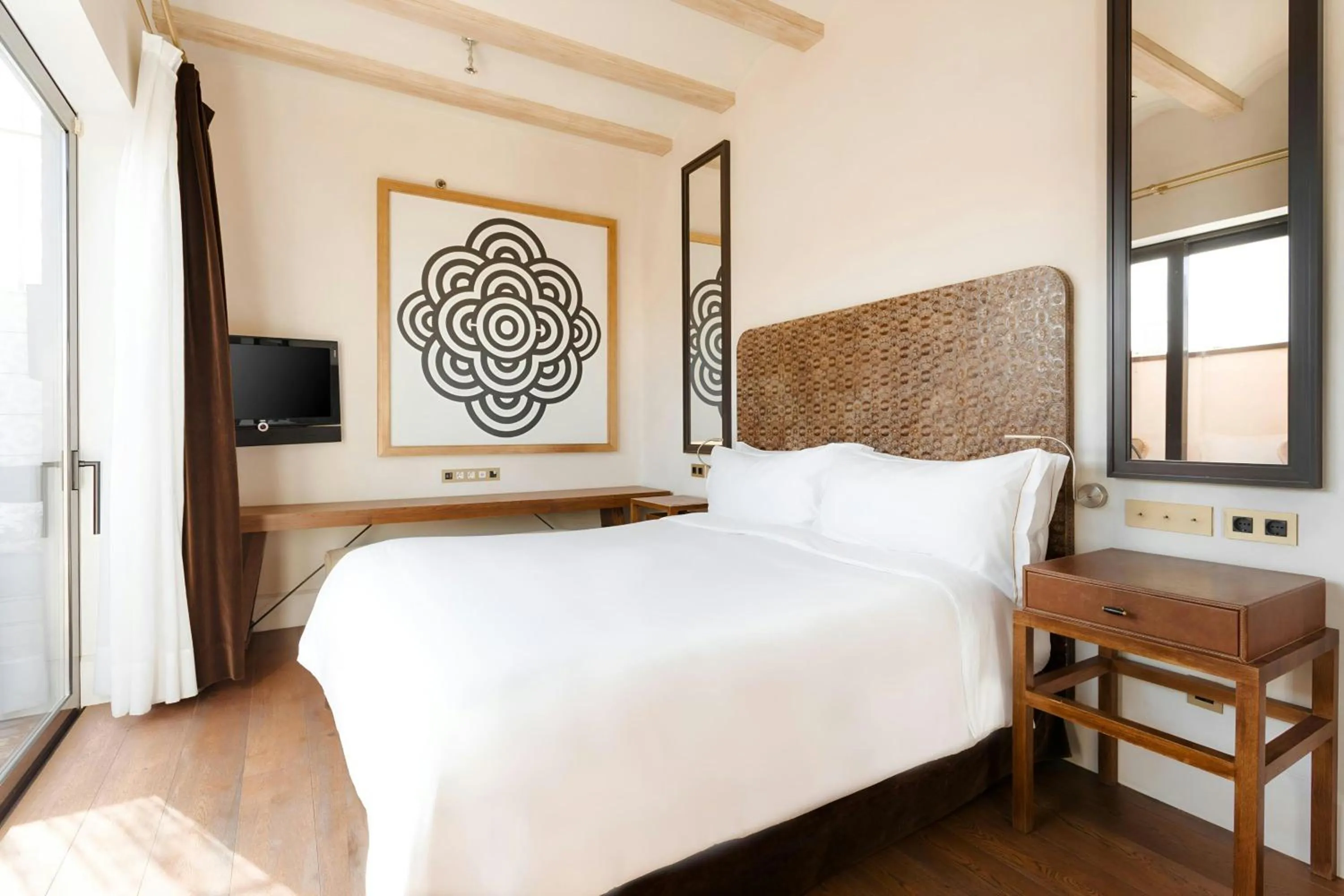 Bedroom, Bed in DO Plaça Reial Hotel Gothic Quarter, Sonder by Marriott Bonvoy