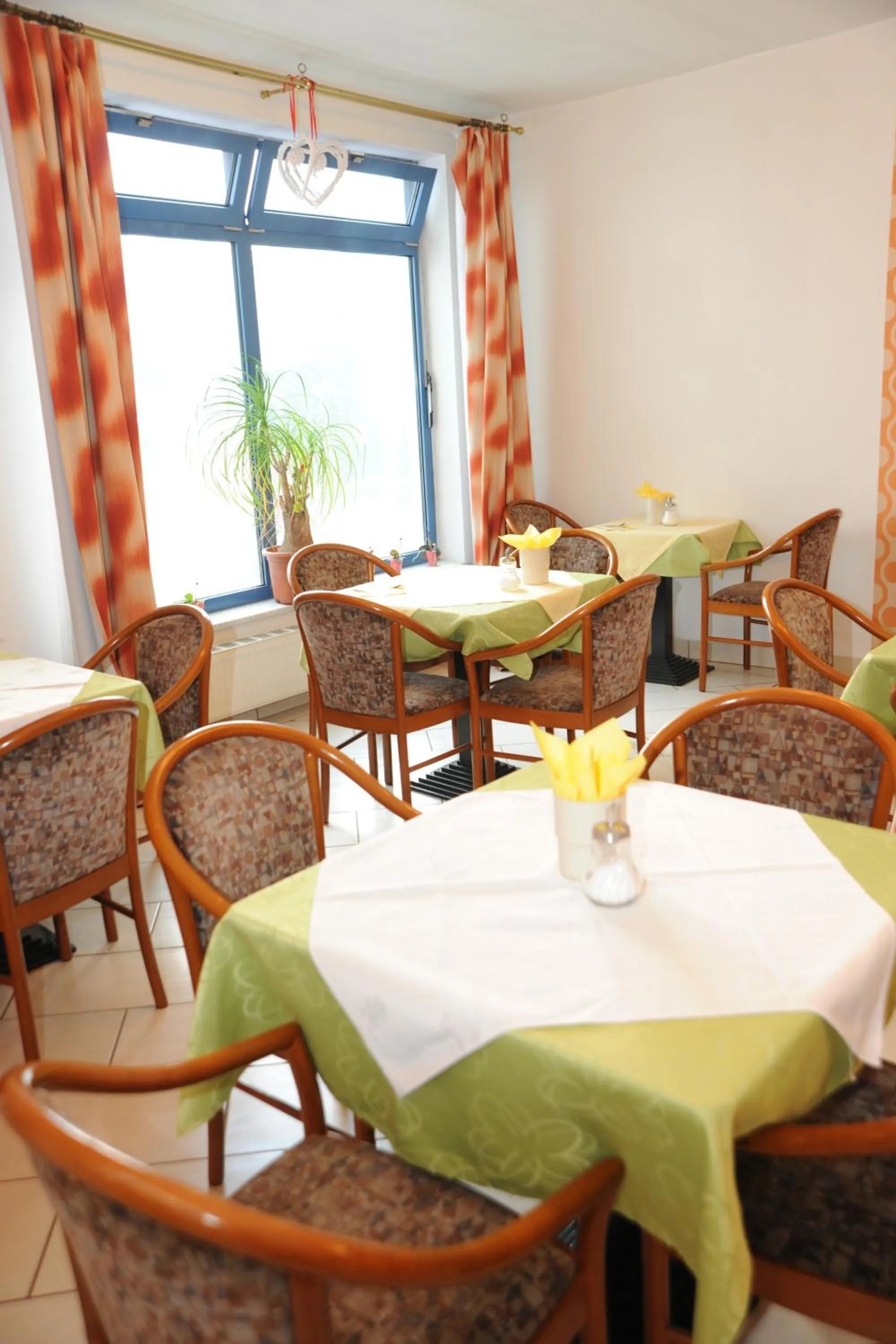 Restaurant/places to eat in Pension Erlaa