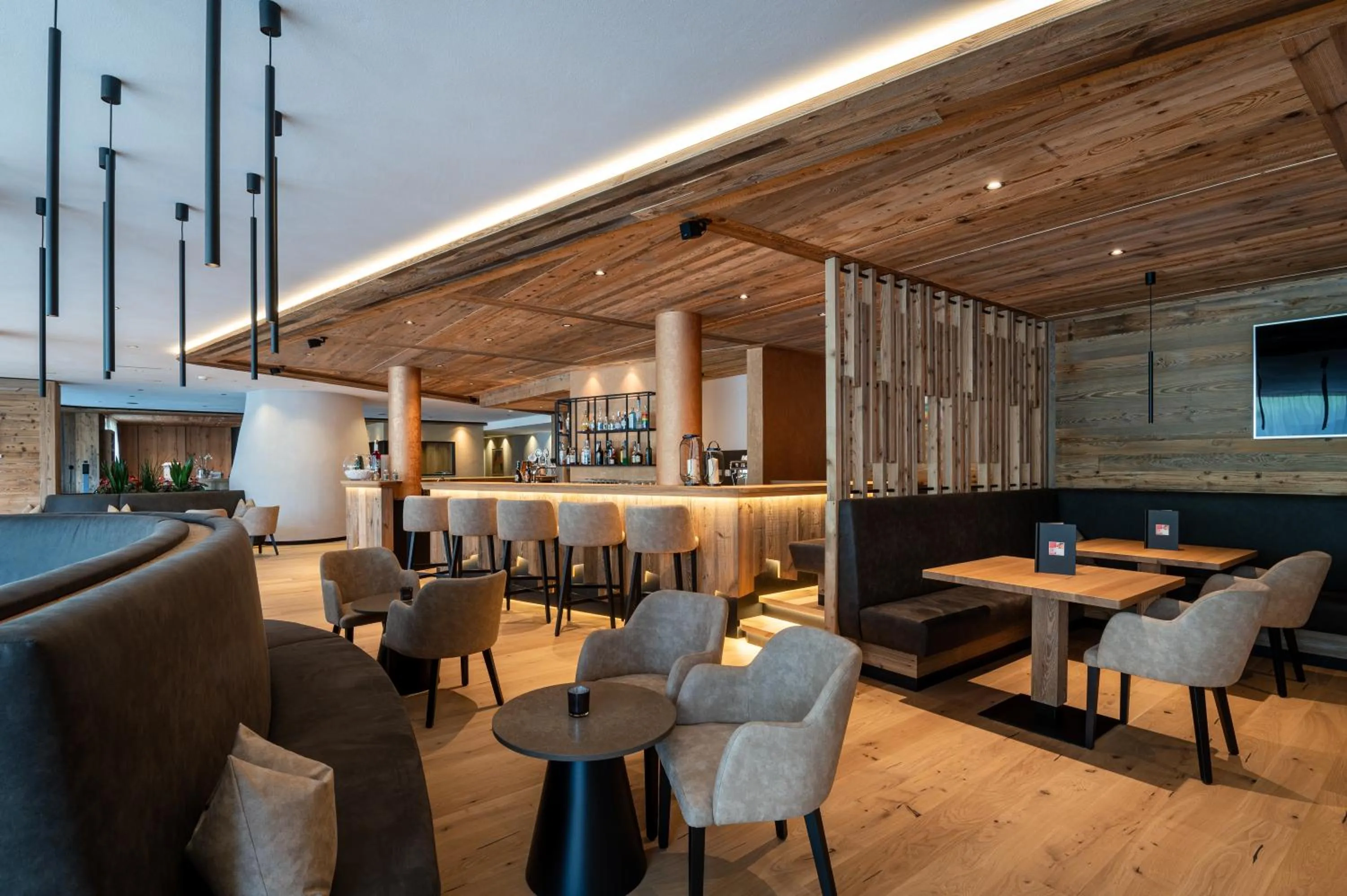 Lounge or bar in Alpine Nature Hotel Stoll
