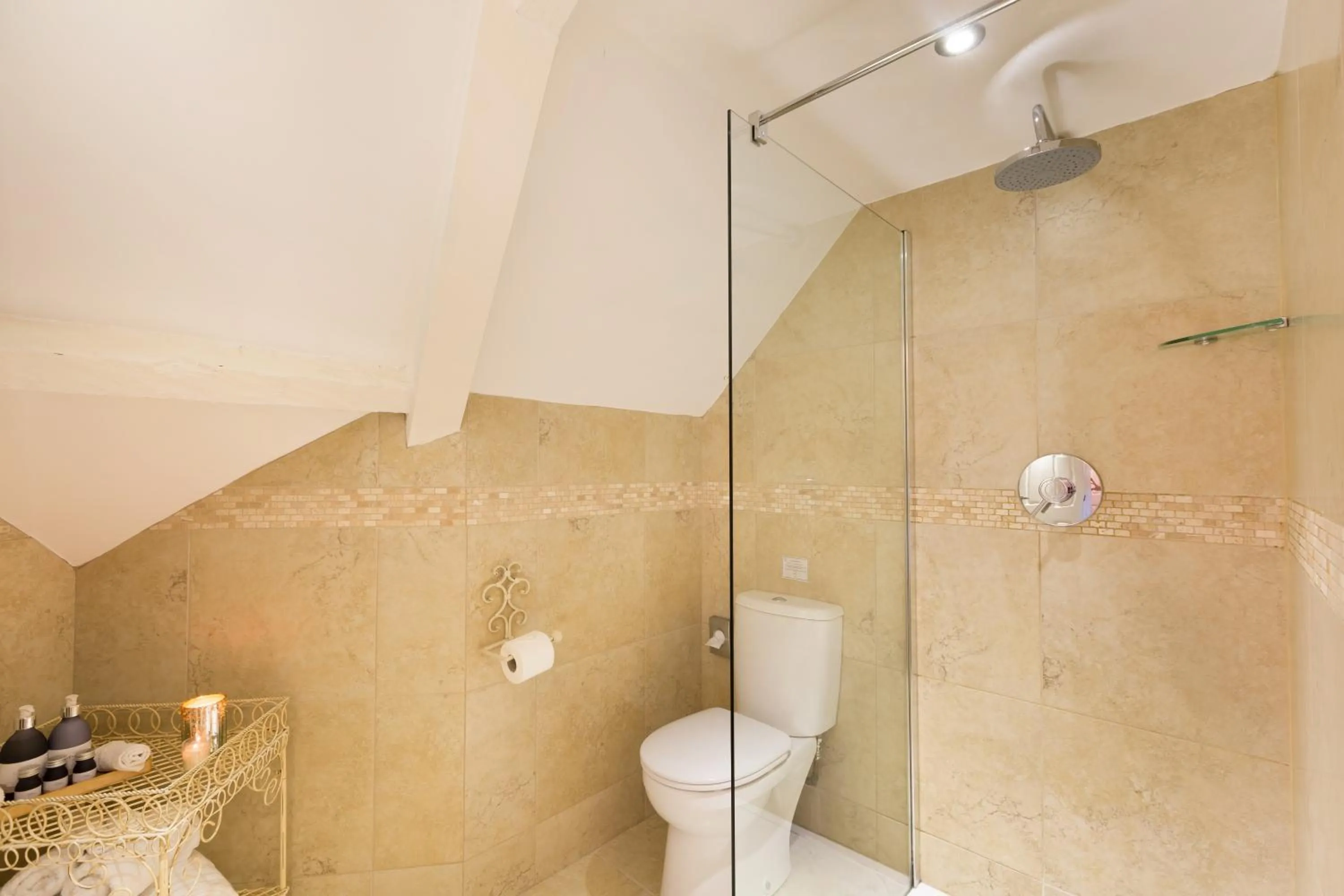 Shower in Warkworth House Hotel