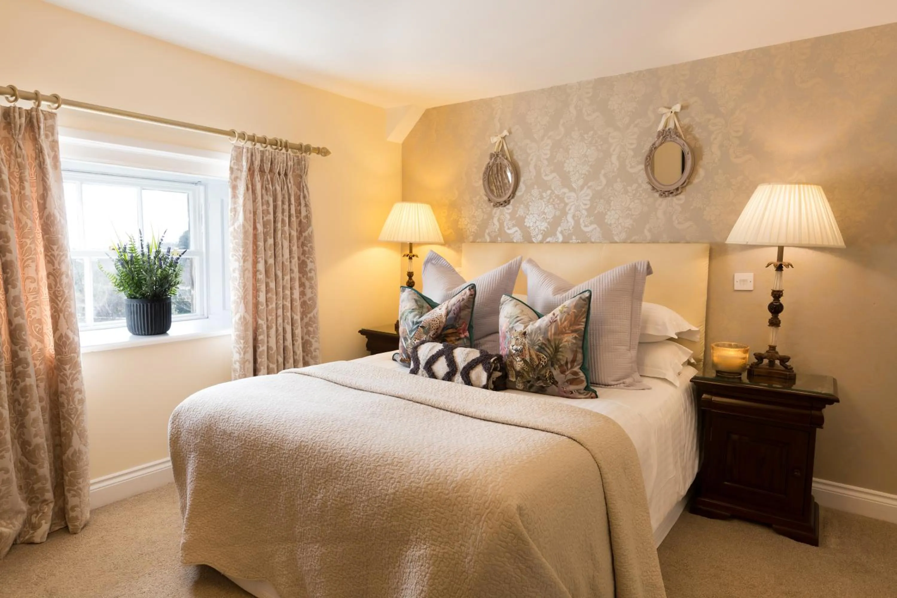 Shower, Bed in Warkworth House Hotel