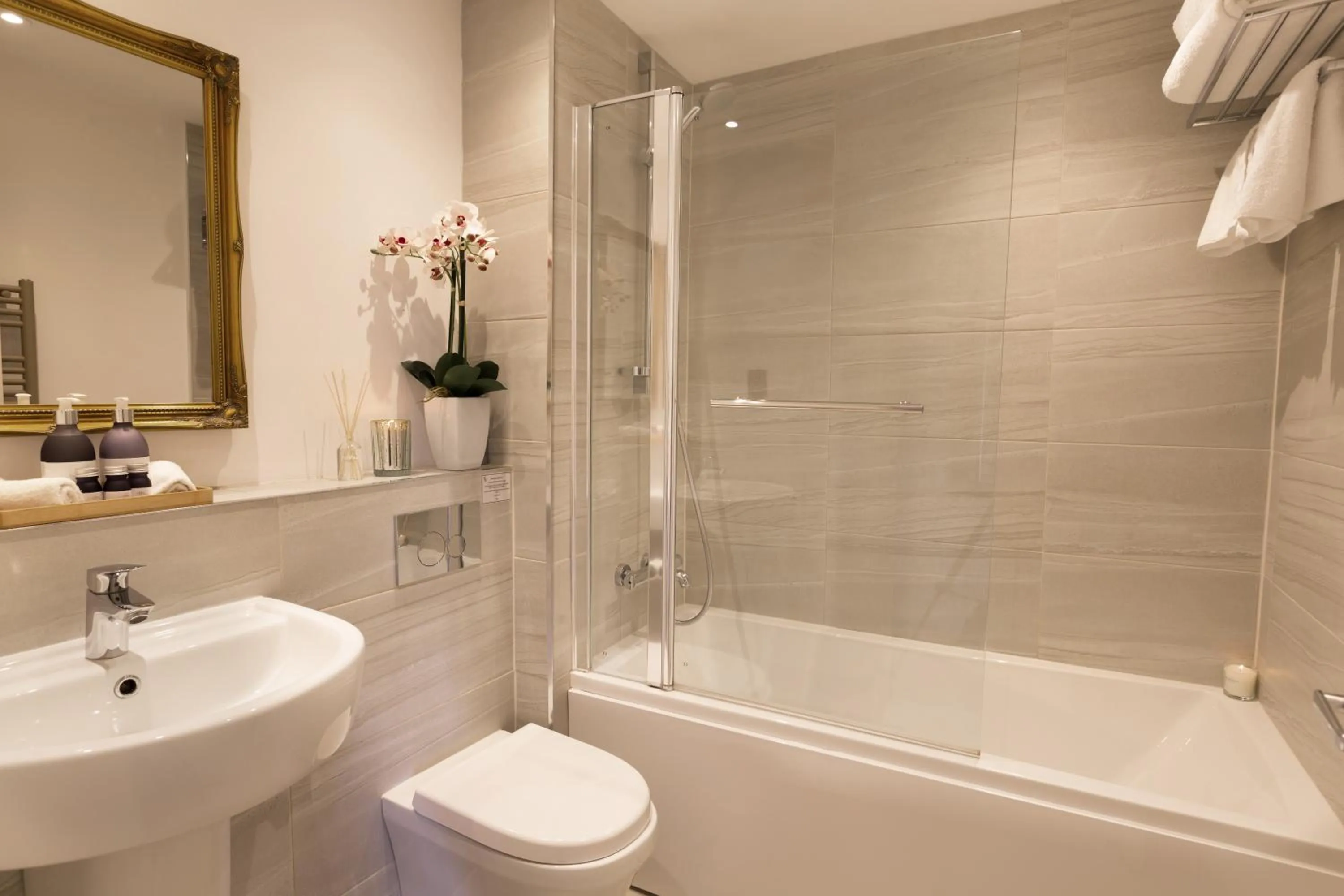 Shower in Warkworth House Hotel