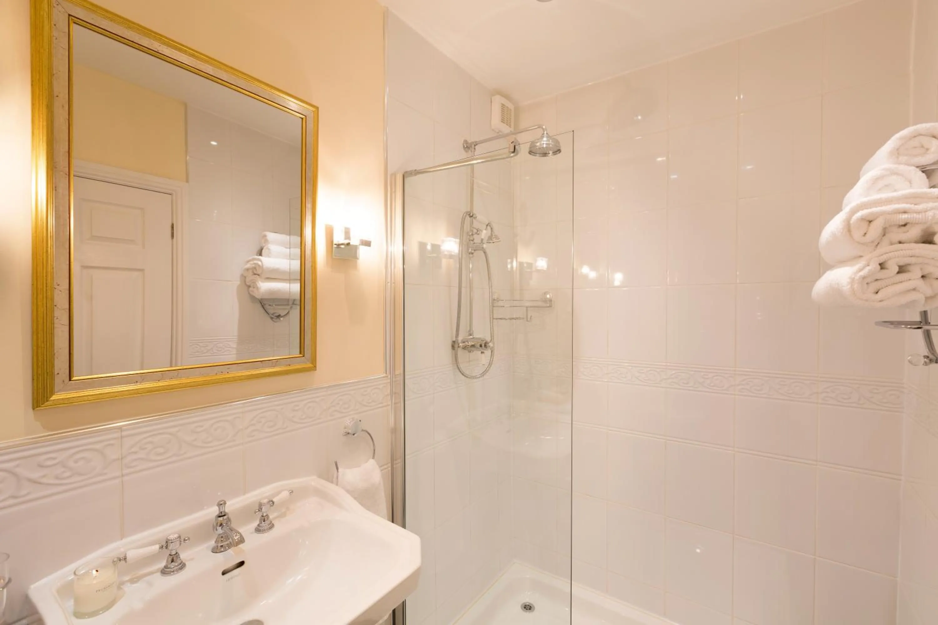 Shower in Warkworth House Hotel