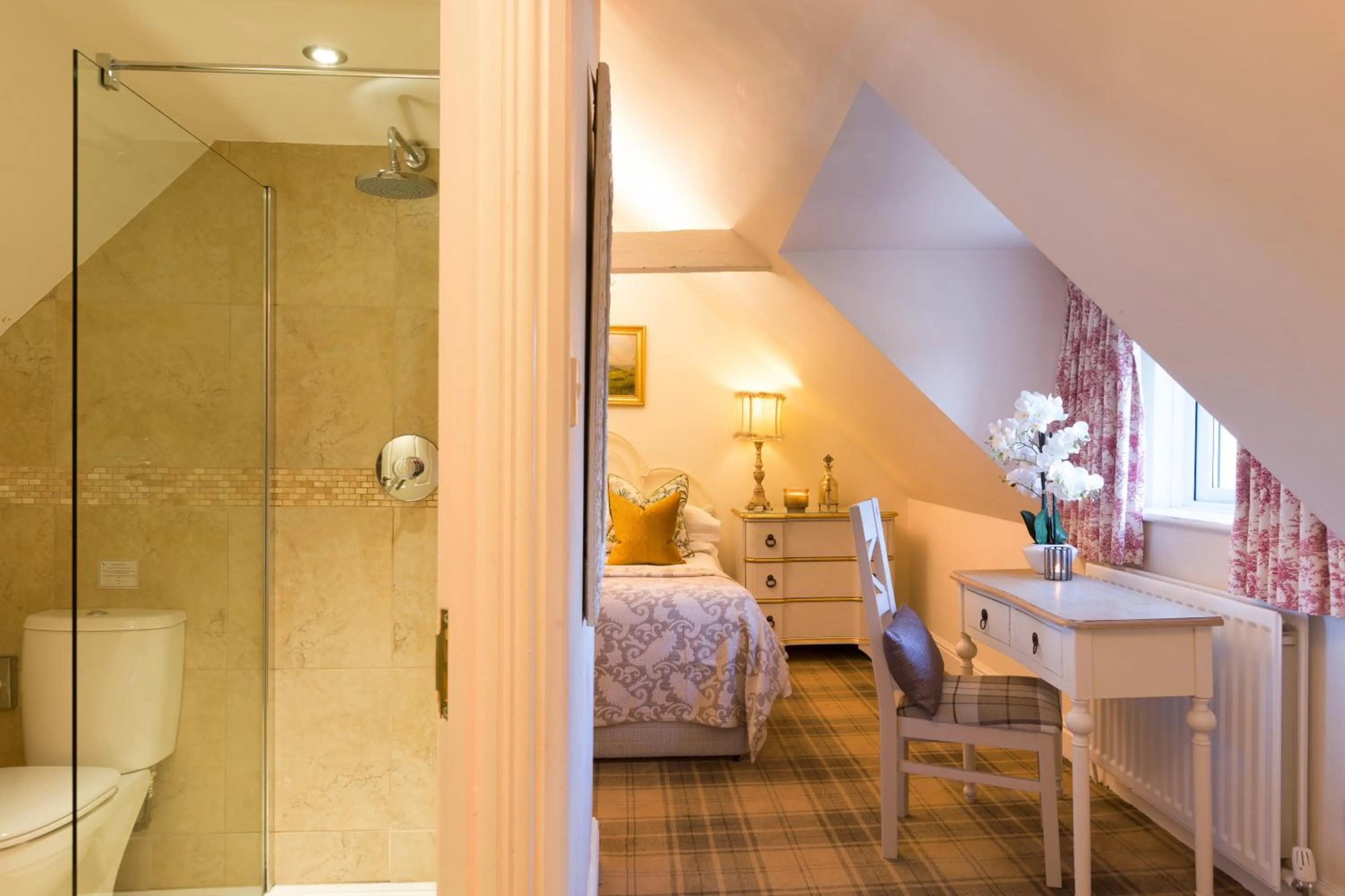 Shower, Bed in Warkworth House Hotel