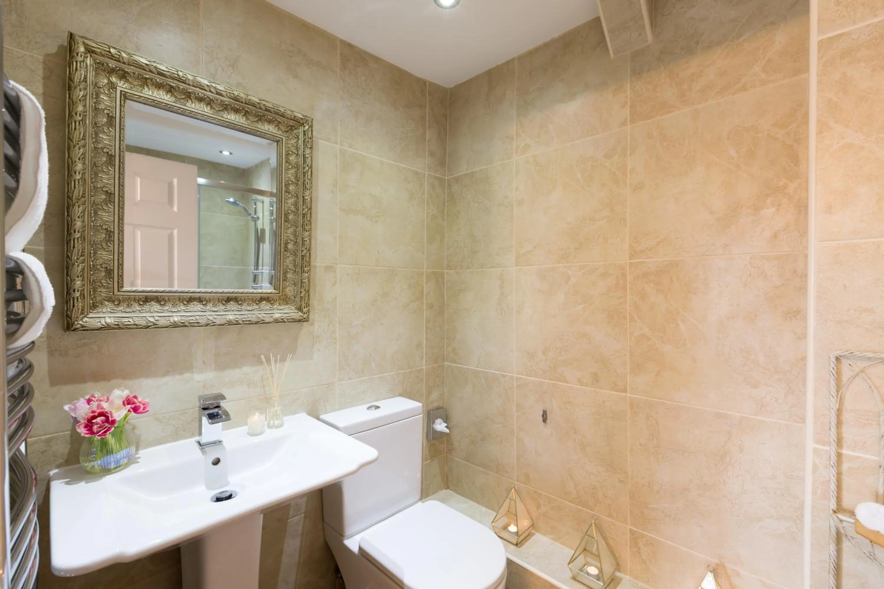 Shower in Warkworth House Hotel