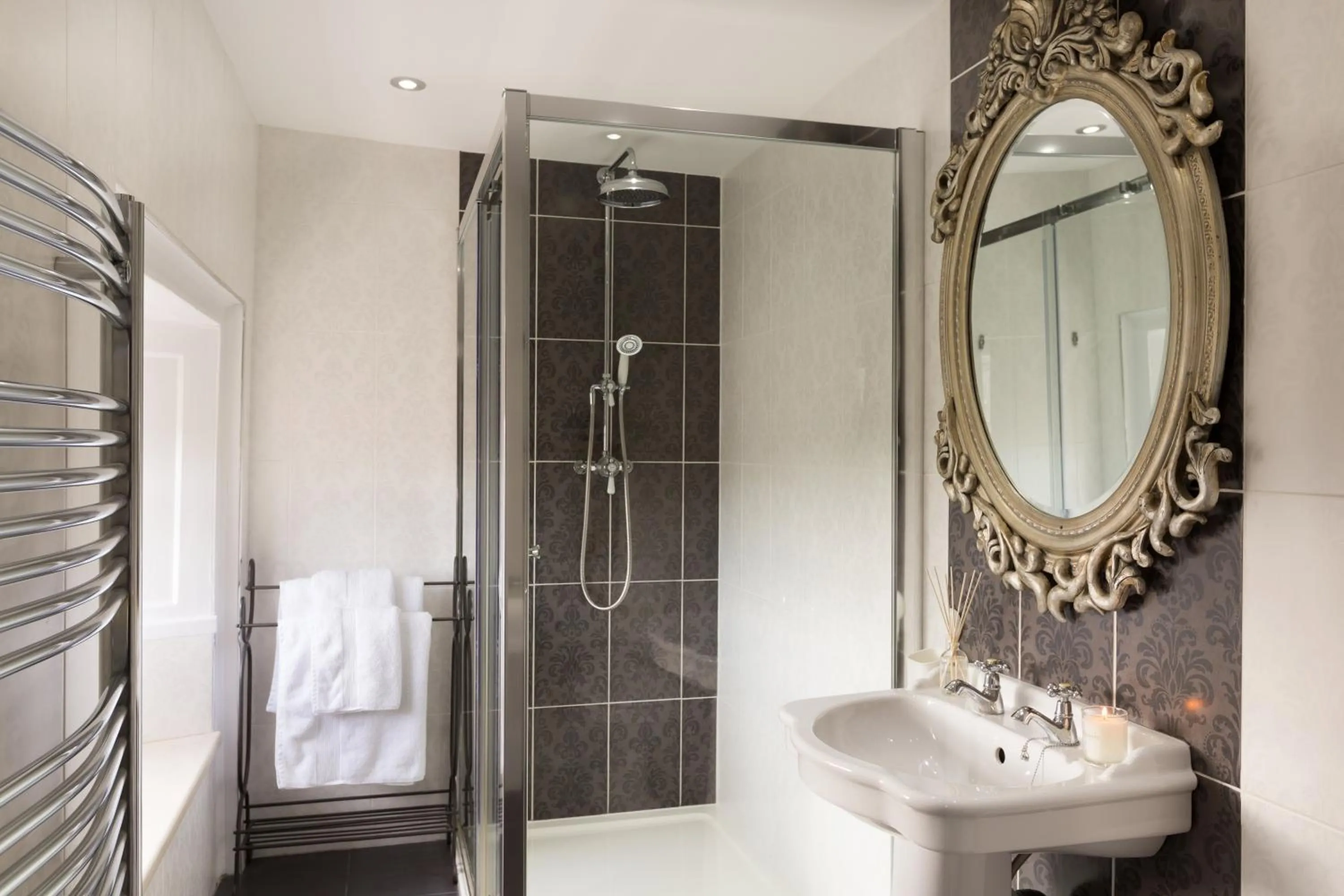 Shower in Warkworth House Hotel