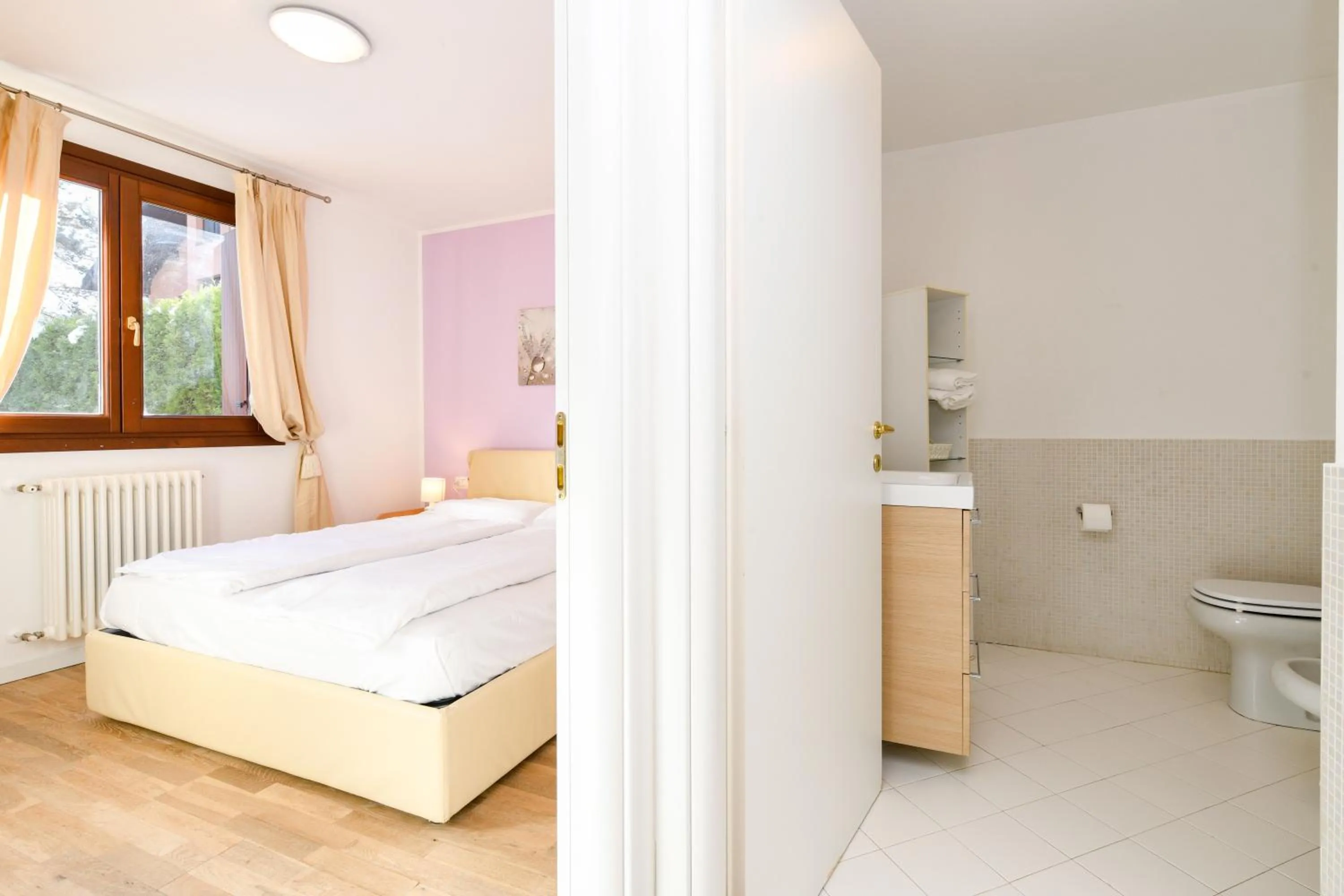 Bathroom, Bed in Residence Rta La Rosa delle Dolomiti