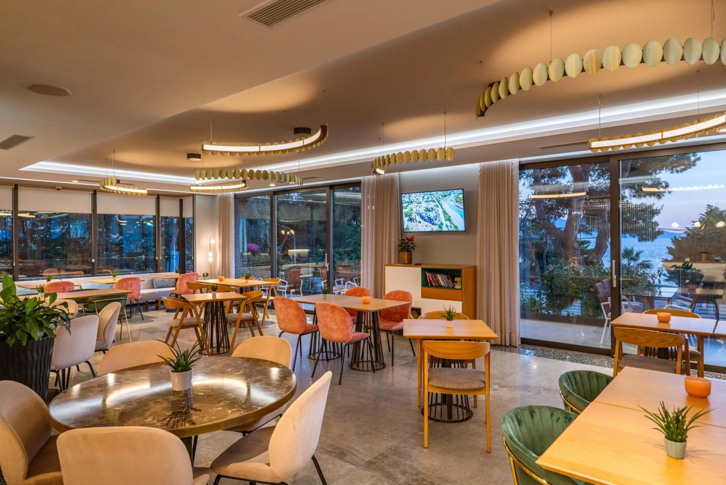 Lounge or bar in Glow Boutique Hotel & Suites