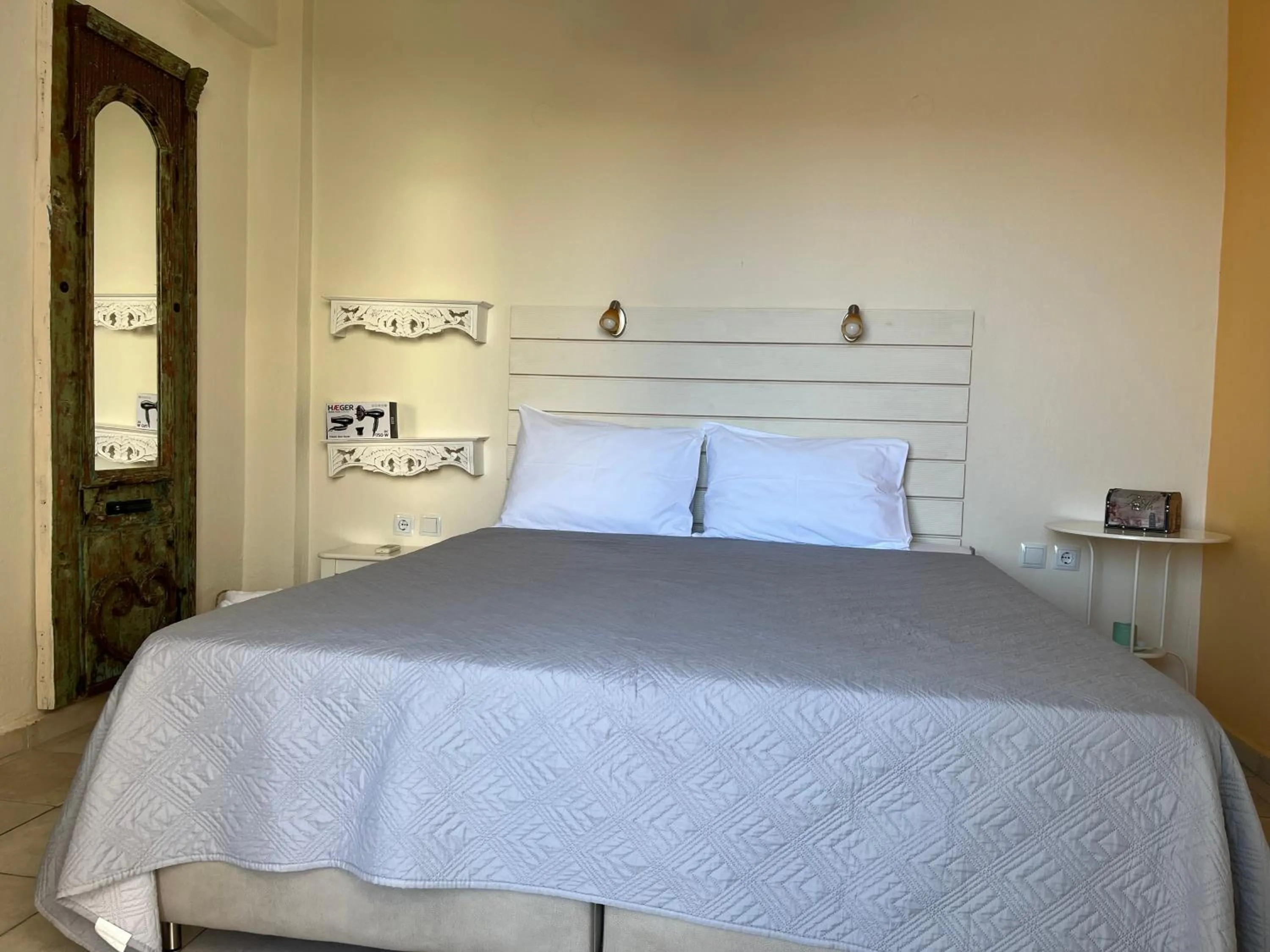 Bed in Anatoli Apartments Polichrono