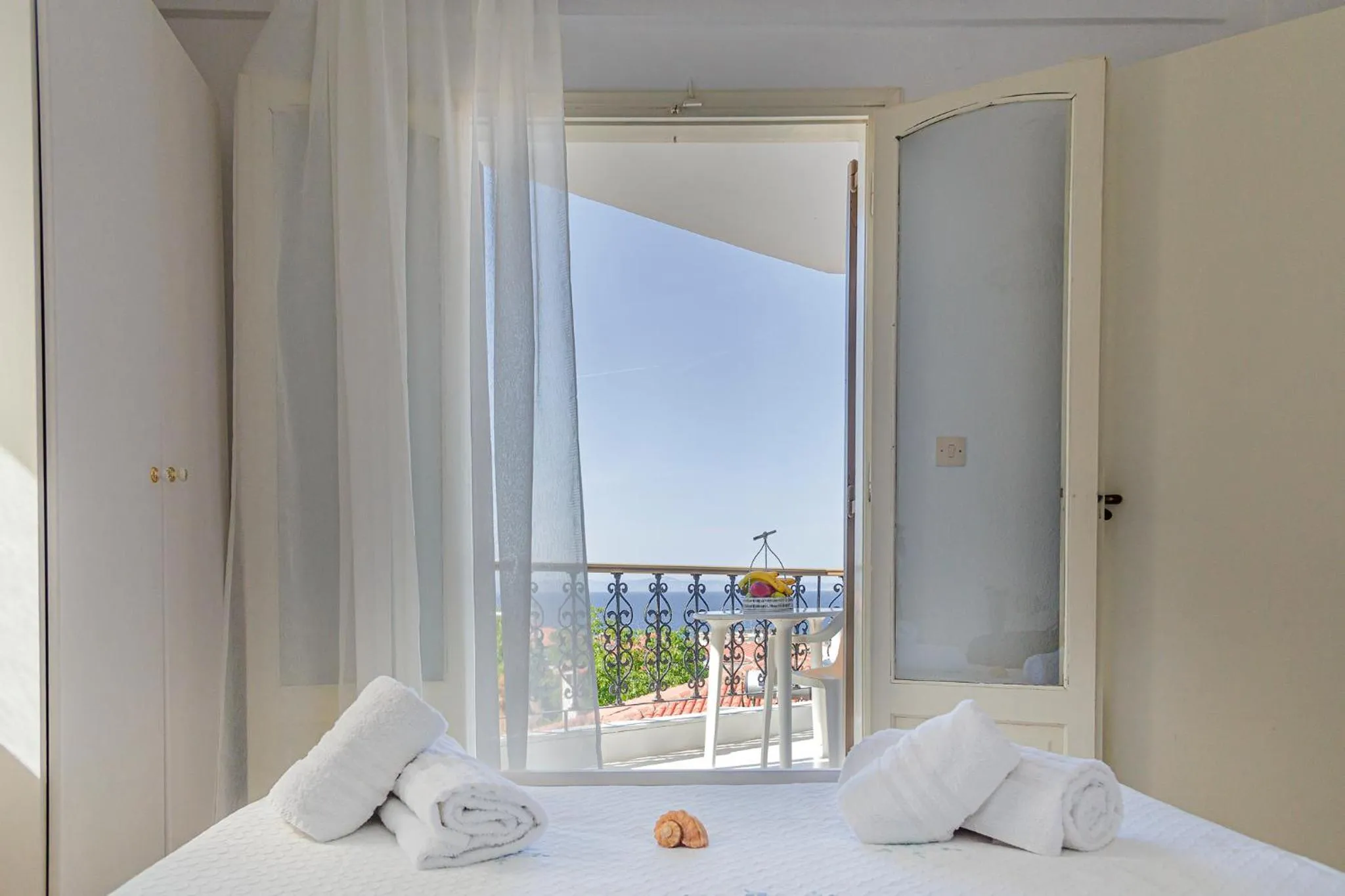 Bed in Anatoli Apartments Polichrono