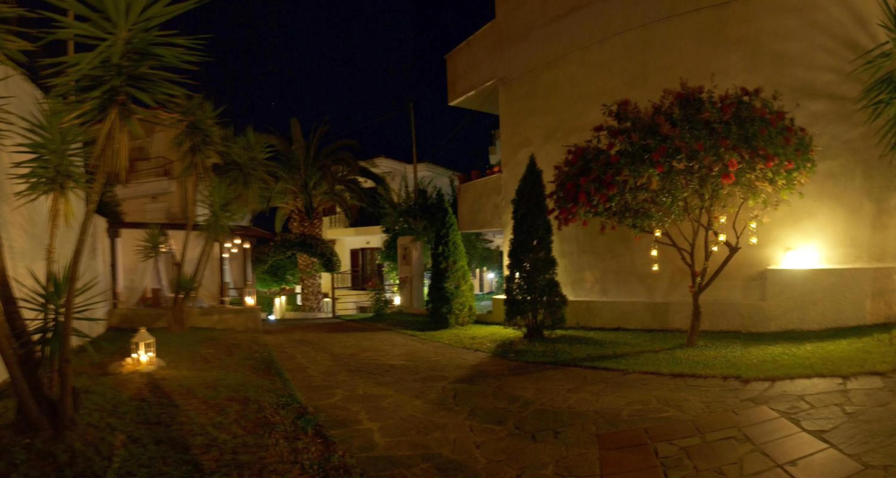 Garden in Anatoli Apartments Polichrono