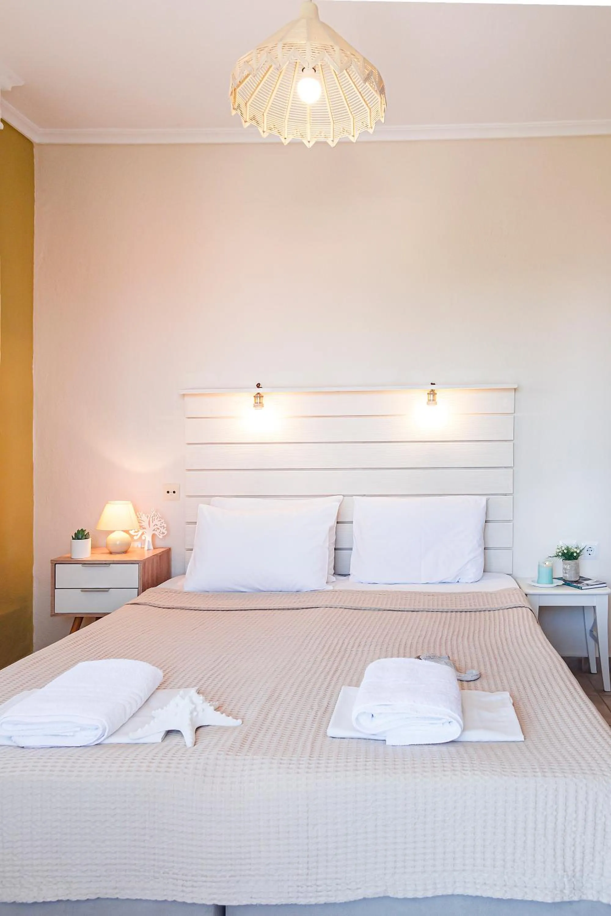 Bed in Anatoli Apartments Polichrono