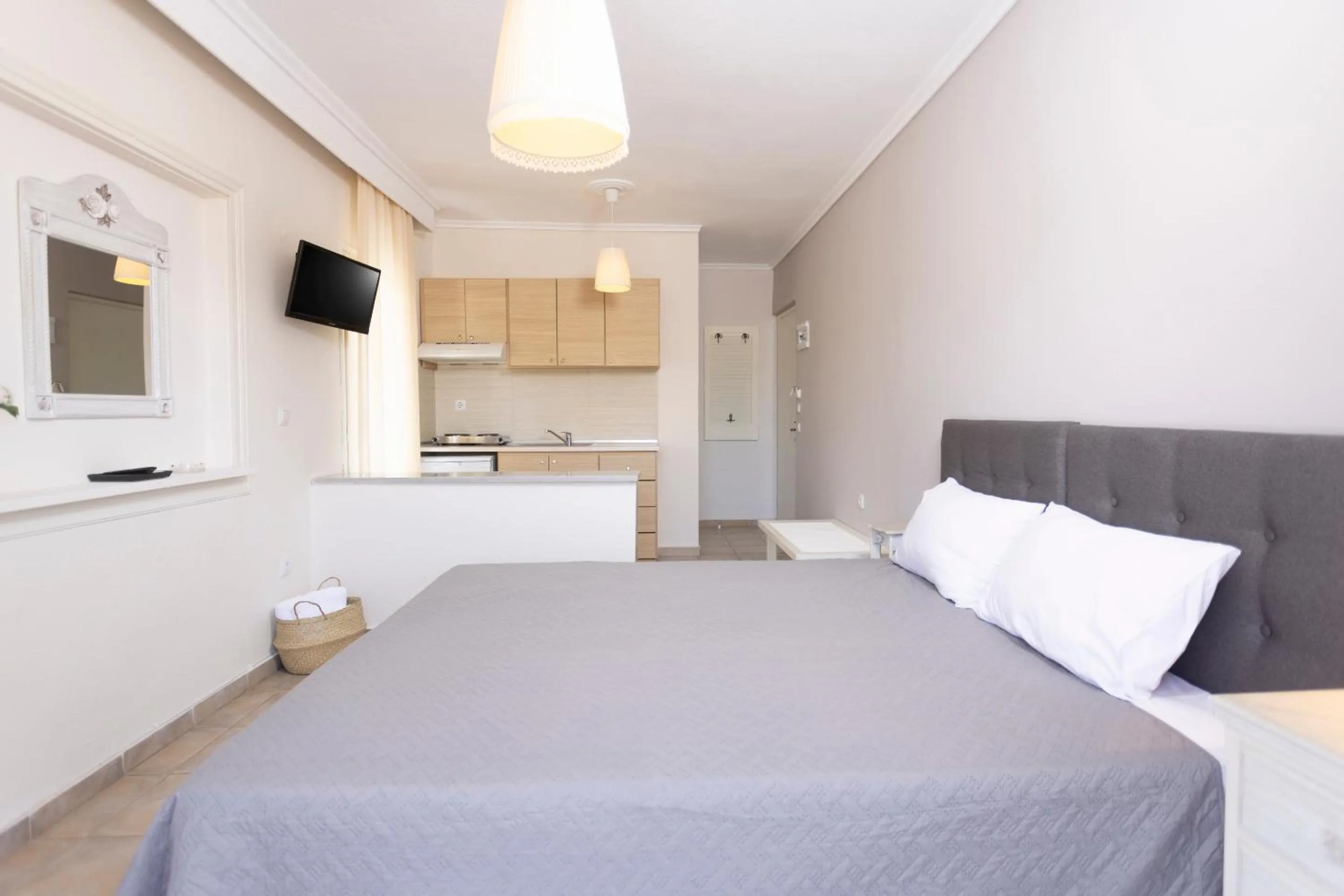 Bed in Anatoli Apartments Polichrono