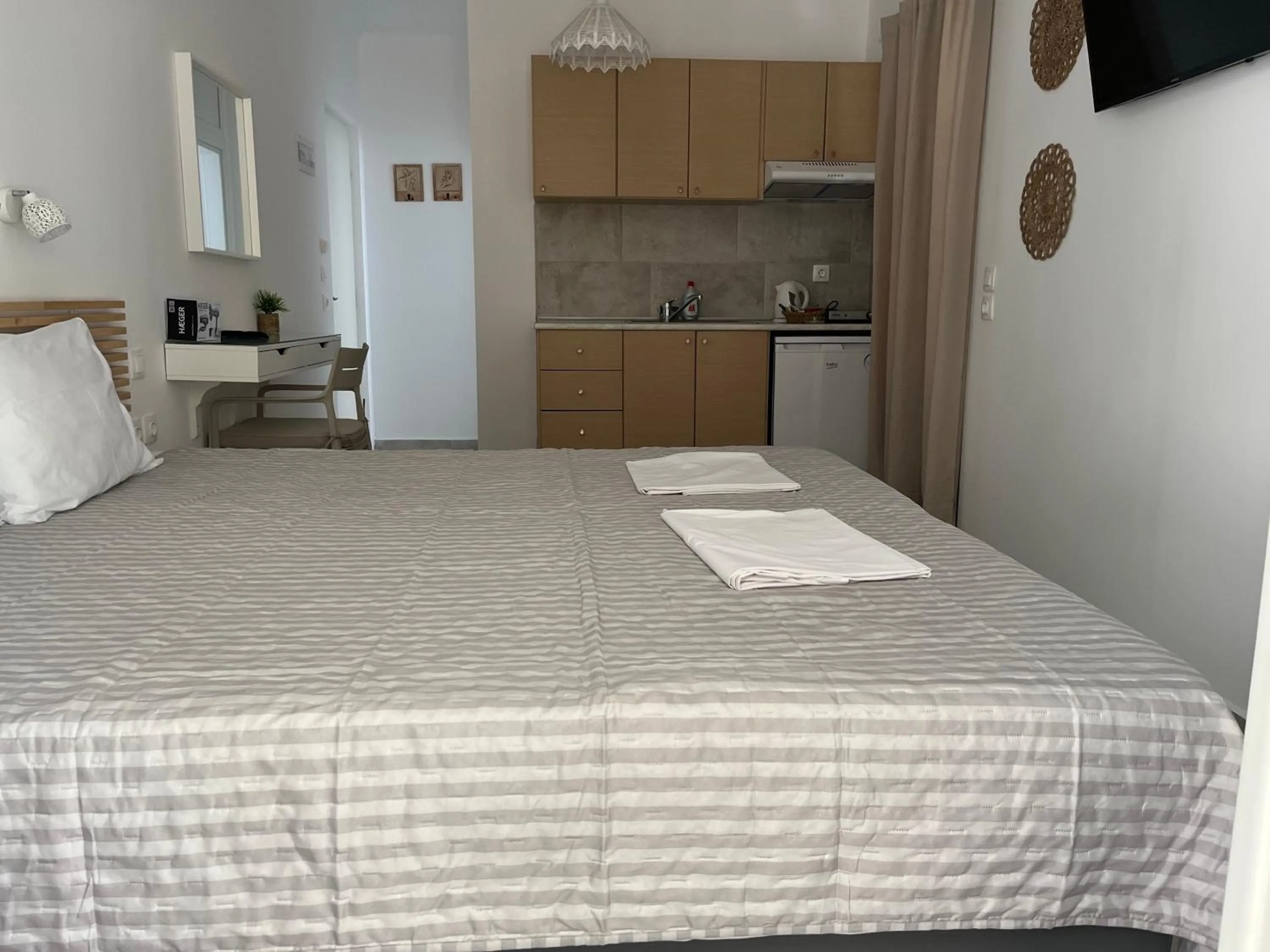 Bed in Anatoli Apartments Polichrono