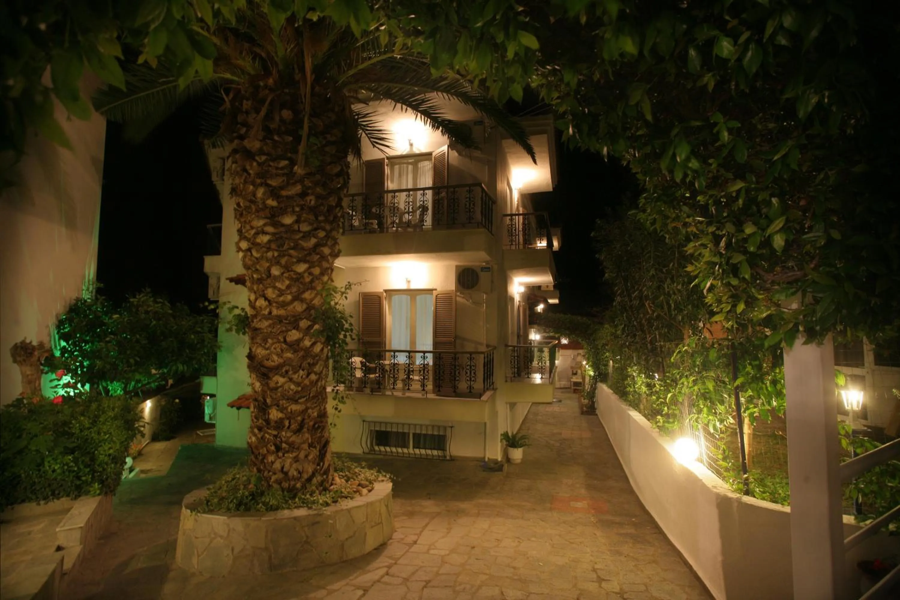 Garden in Anatoli Apartments Polichrono