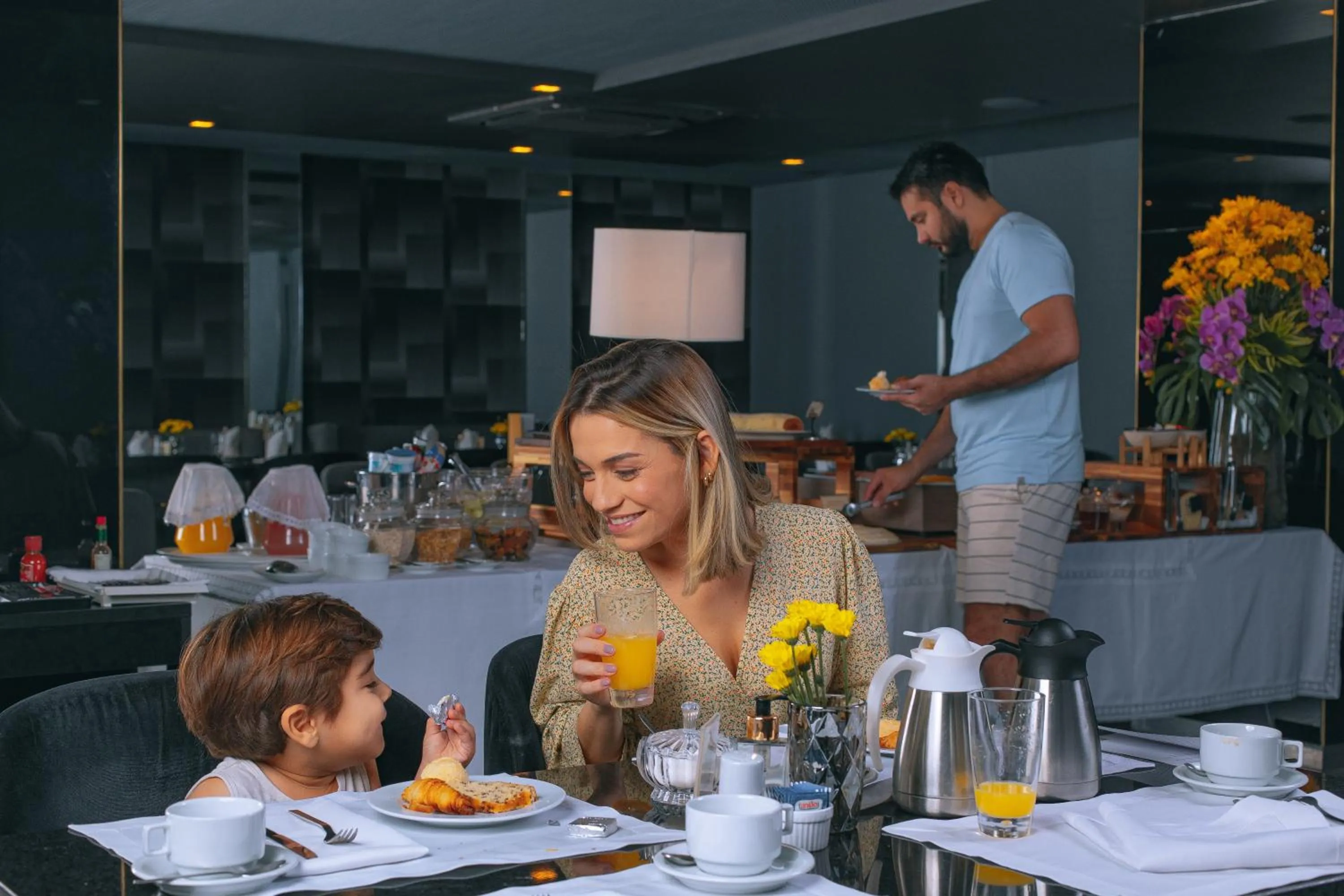 Restaurant/places to eat in LS Hotel