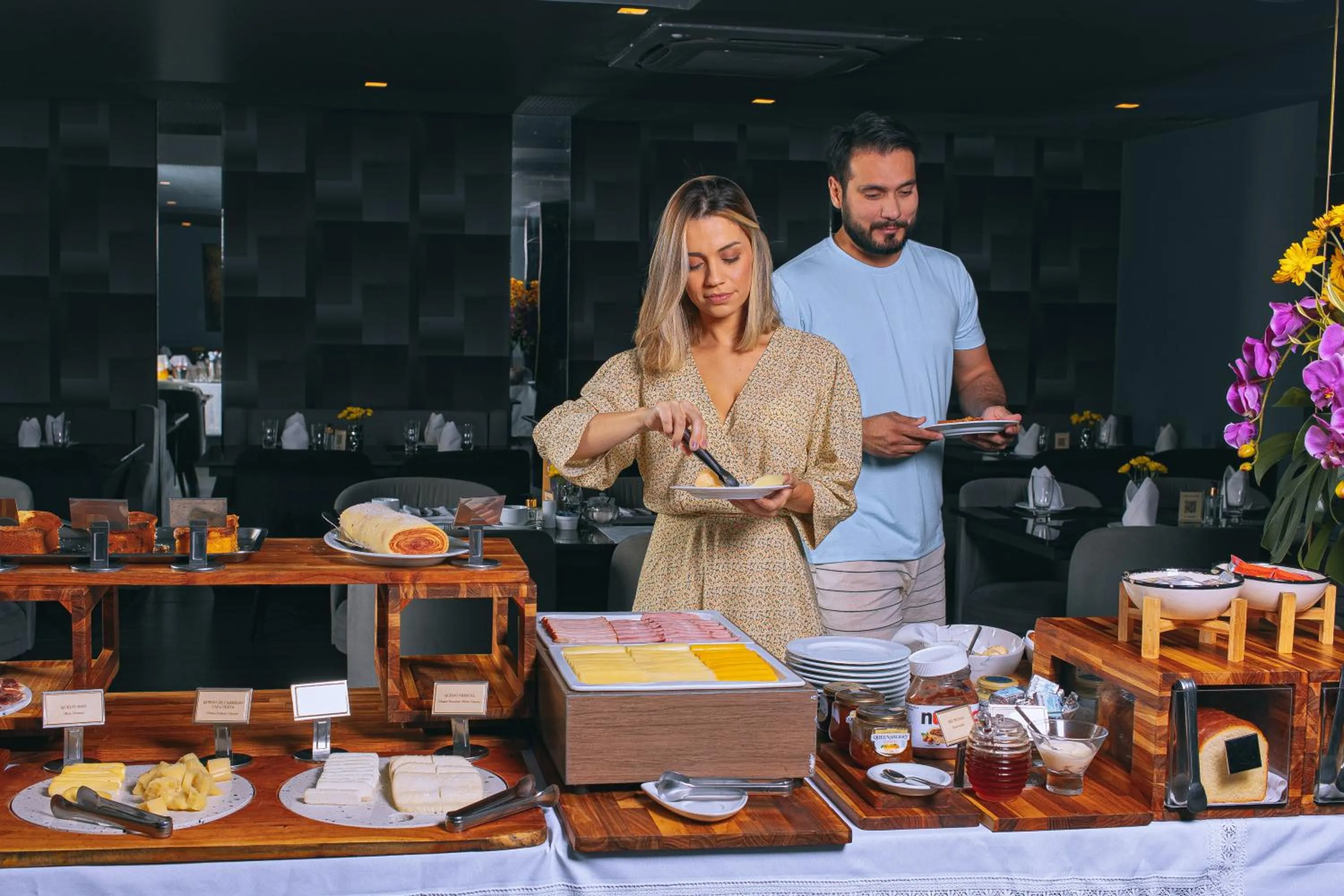 Restaurant/places to eat in LS Hotel