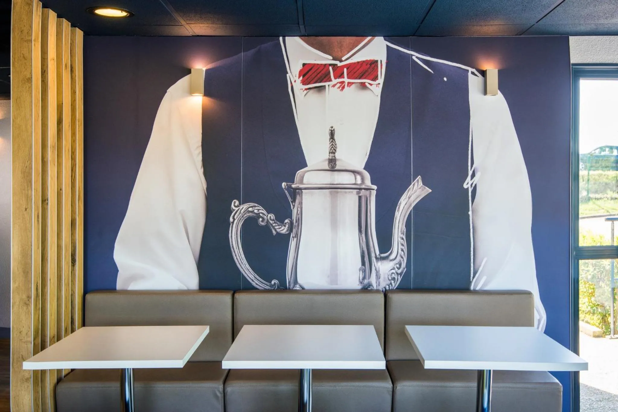 Seating area in ibis budget Rennes Route de Saint Malo