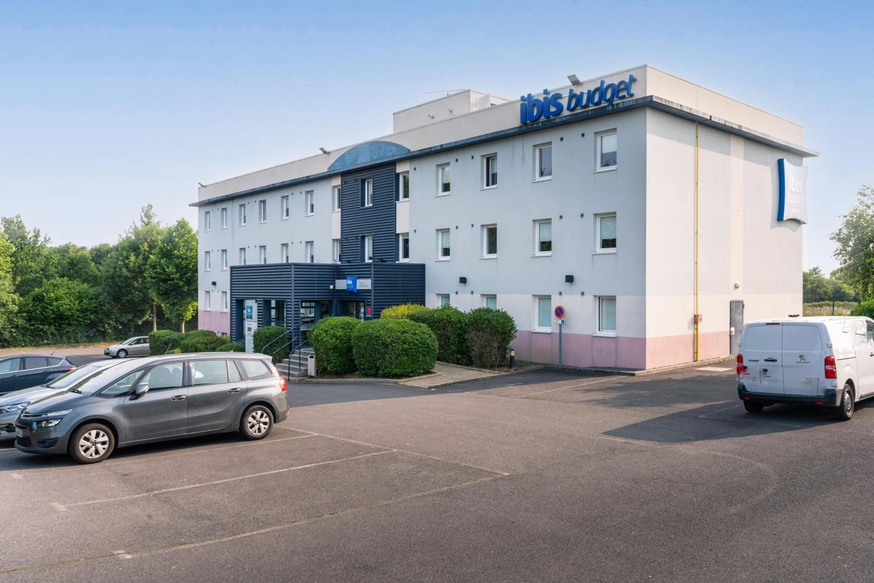 Parking in ibis budget Rennes Route de Saint Malo