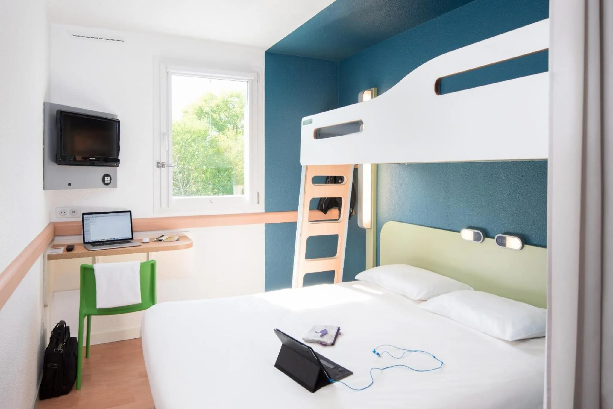Photo of the whole room, Bed in ibis budget Rennes Route de Saint Malo