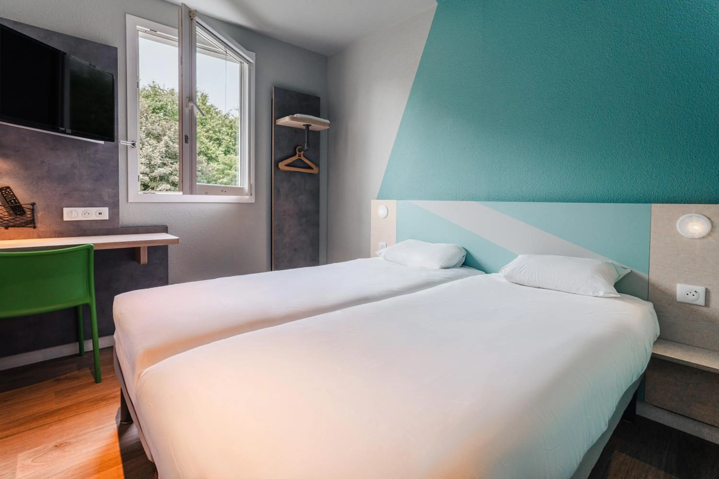 Photo of the whole room, Bed in ibis budget Rennes Route de Saint Malo