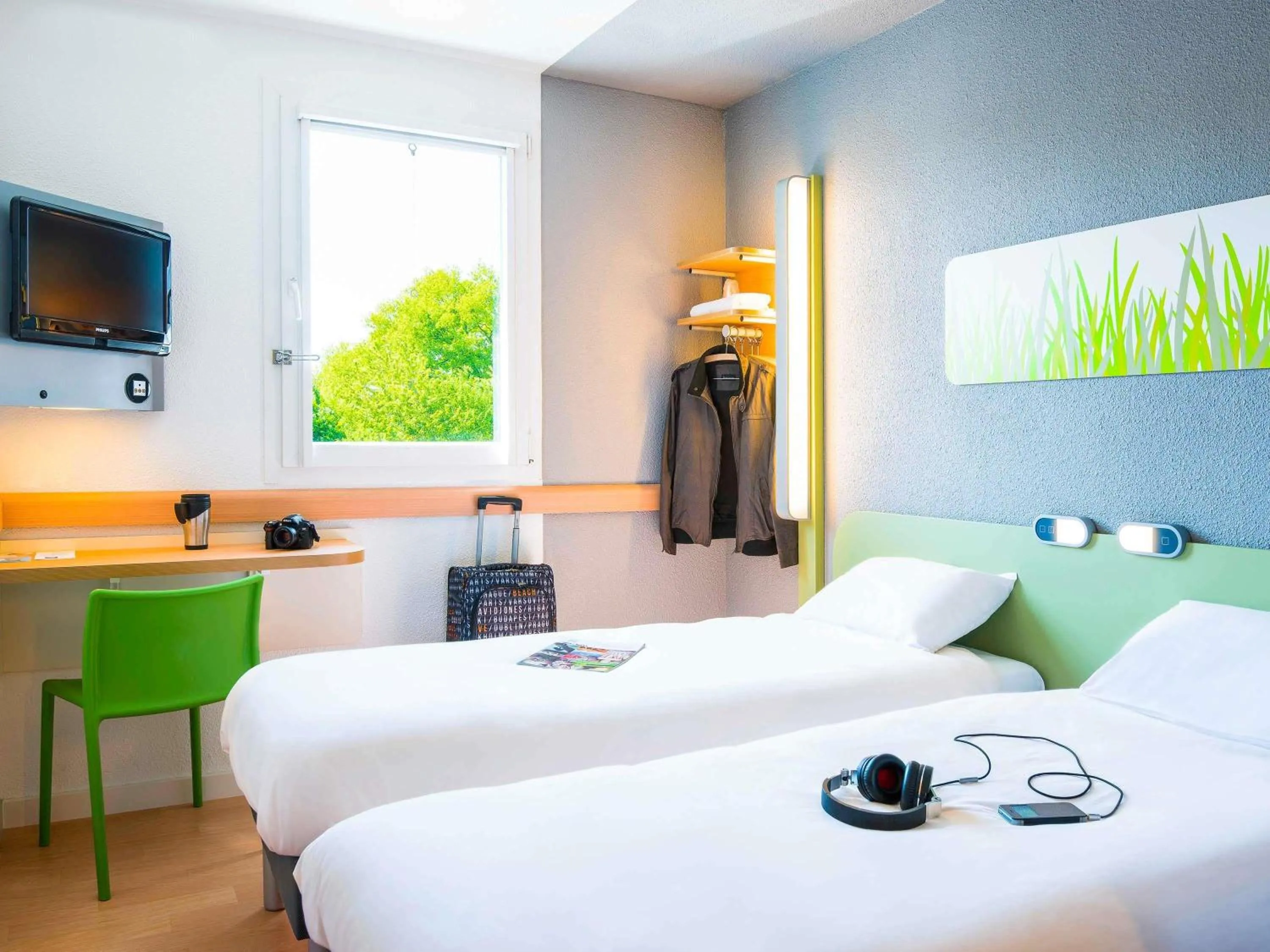 Bedroom, Bed in ibis budget Rennes Route de Saint Malo