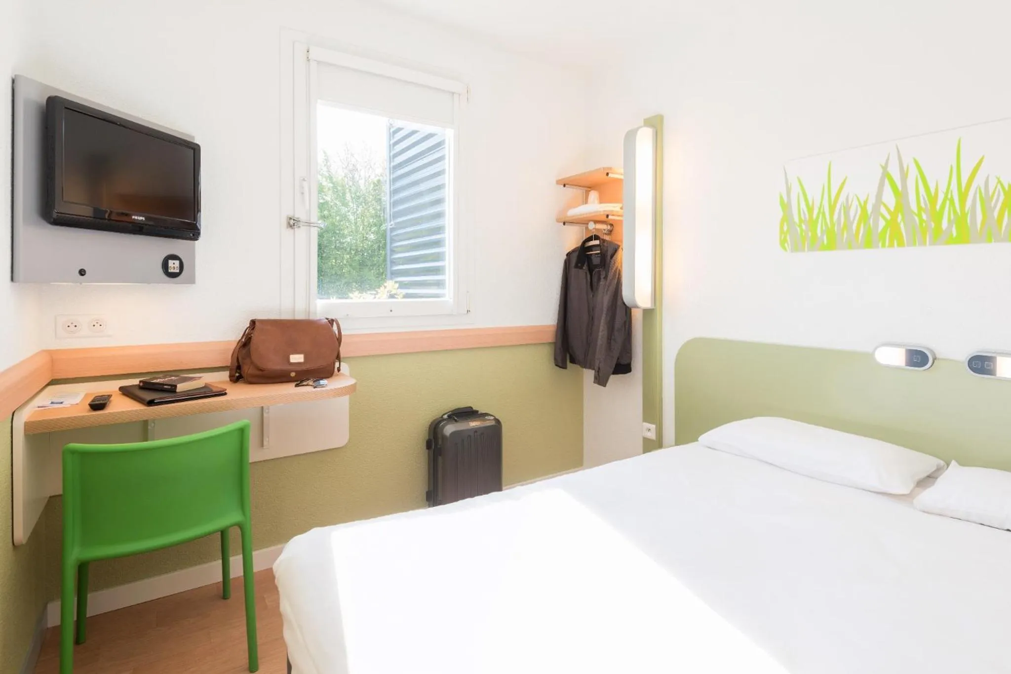Photo of the whole room, Bed in ibis budget Rennes Route de Saint Malo