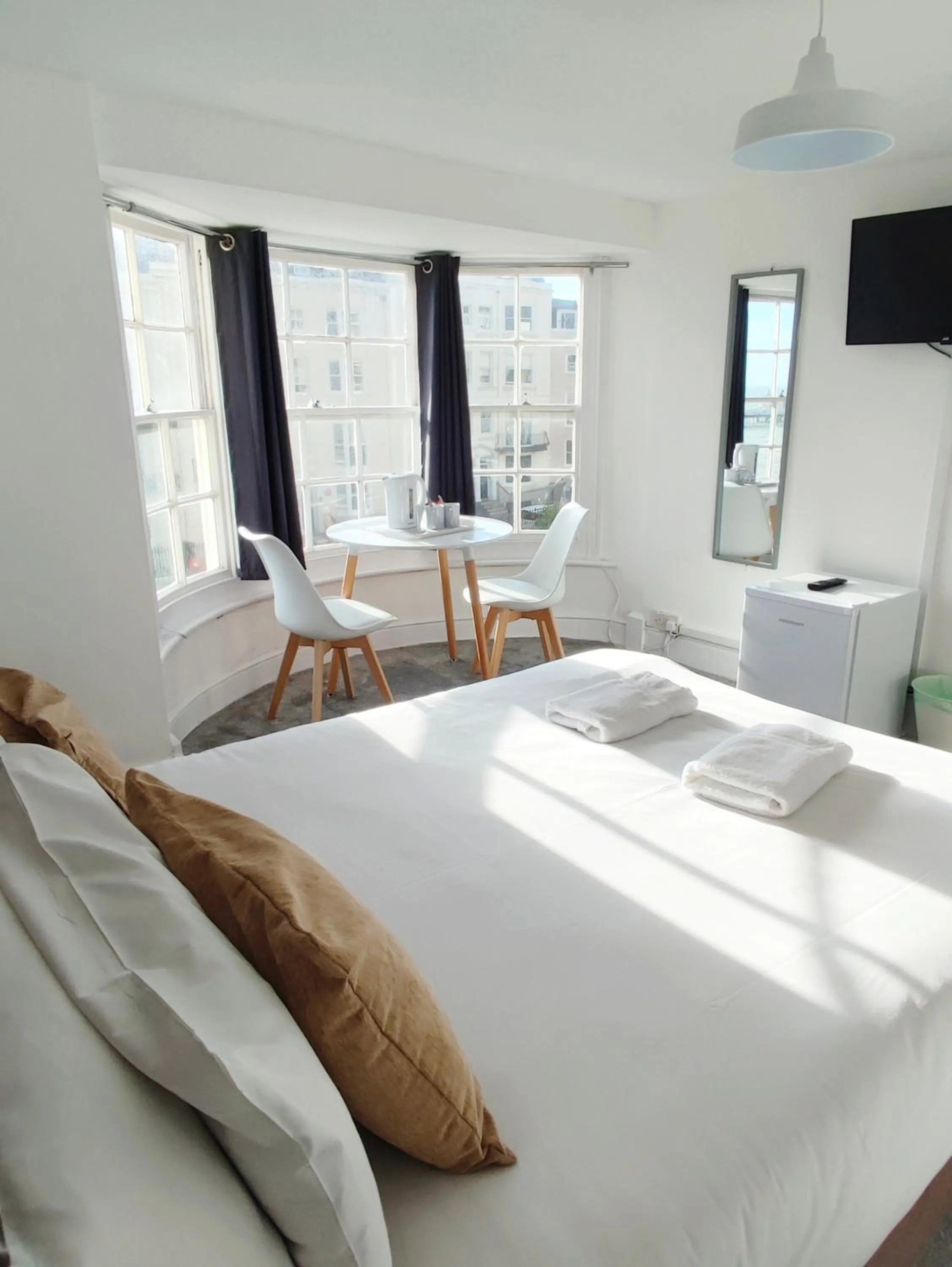 Photo of the whole room, Bed in Central Wave