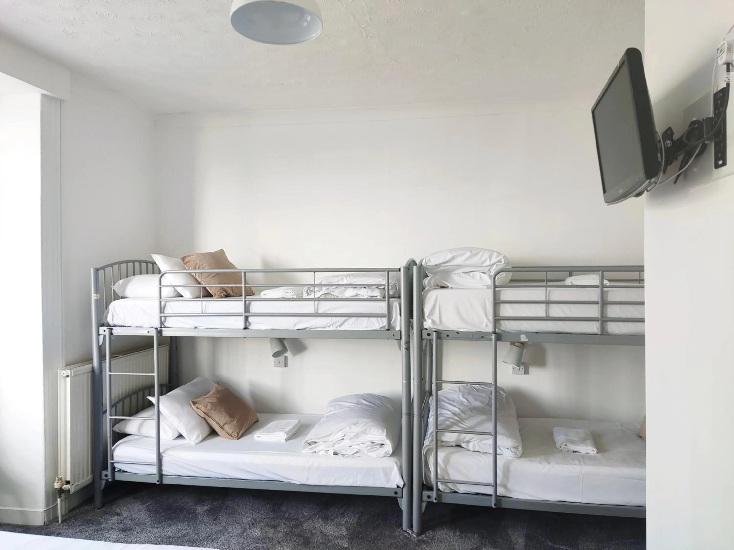 TV and multimedia, Bed in Central Wave