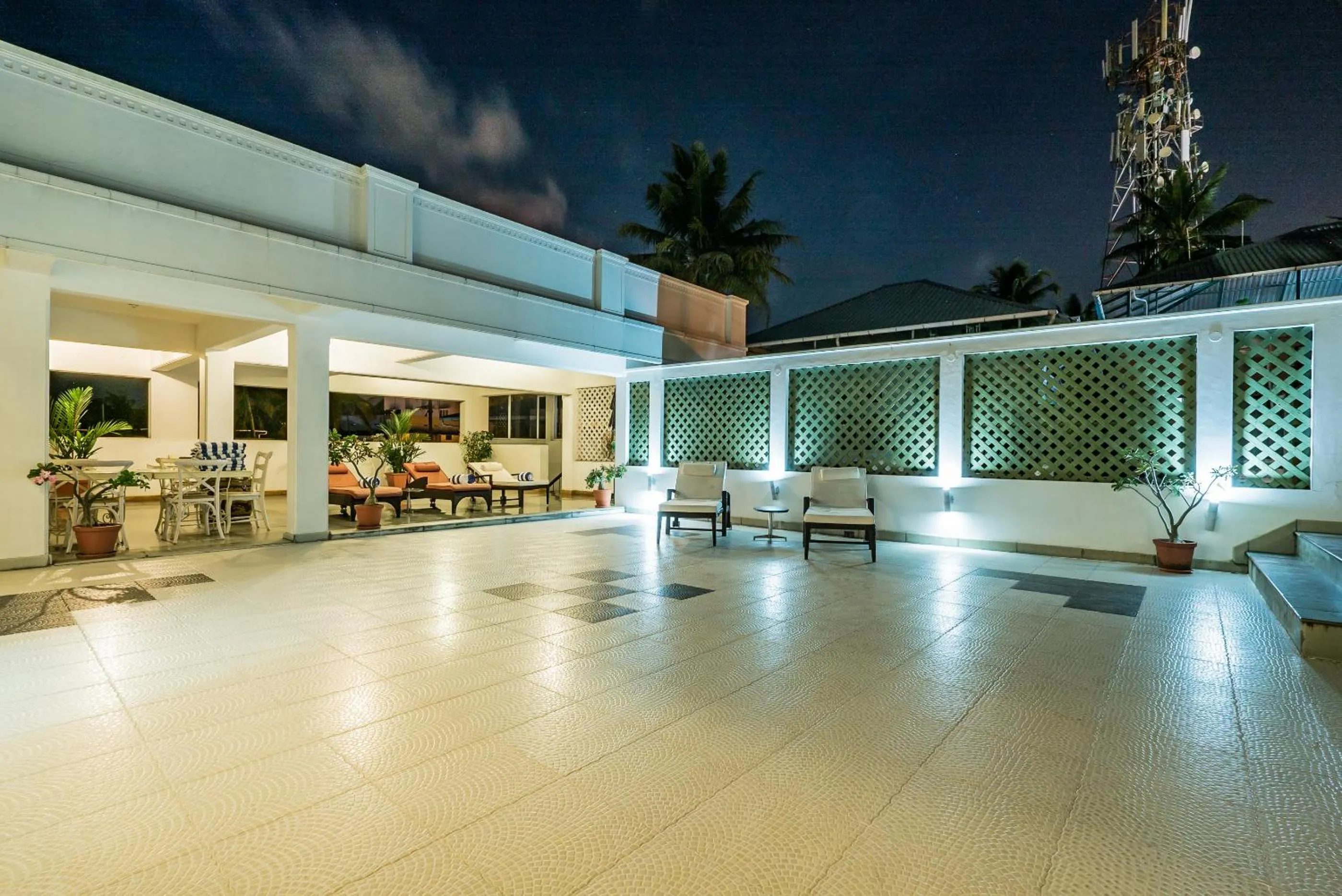 Patio in Tissa's Inn