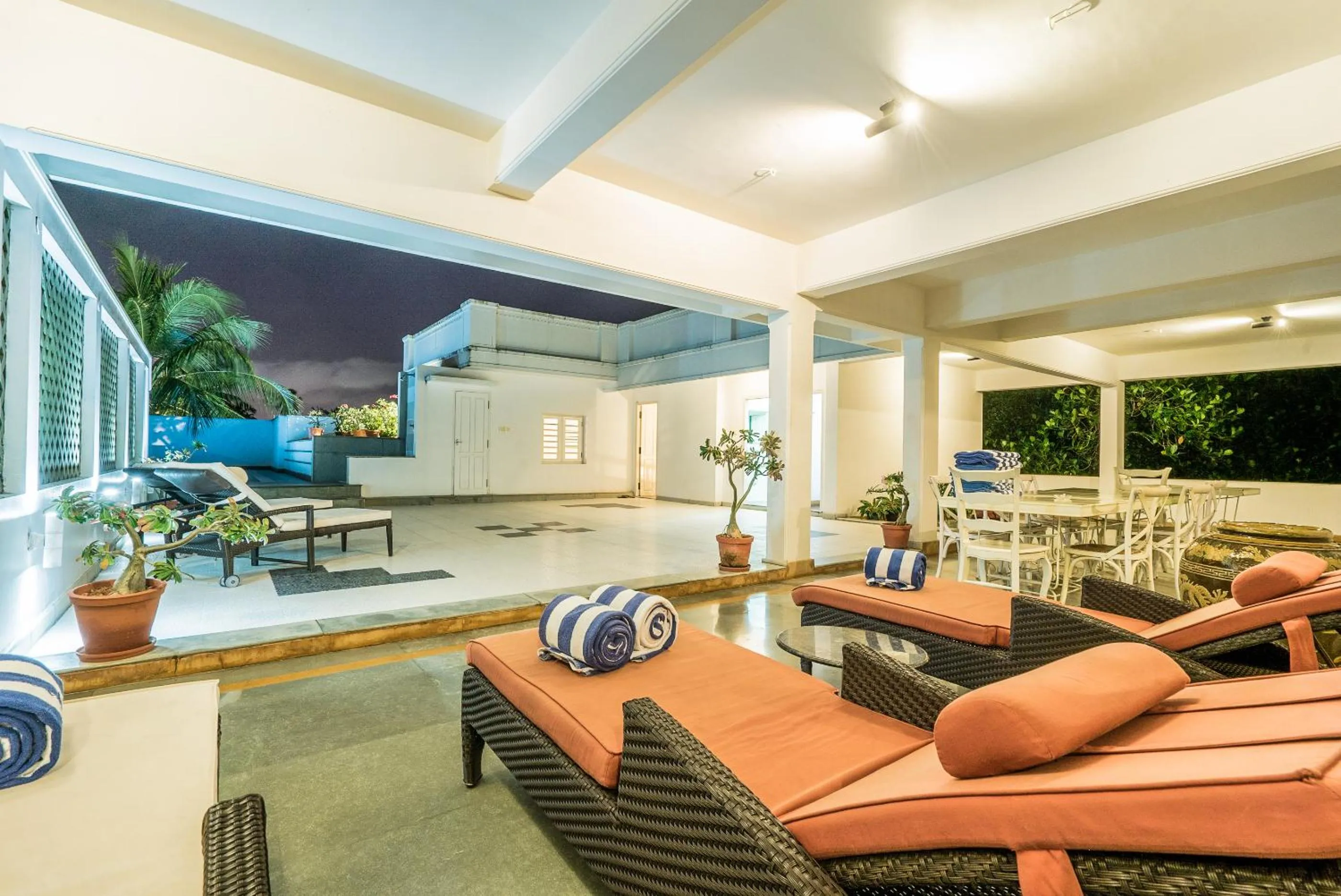 Patio in Tissa's Inn