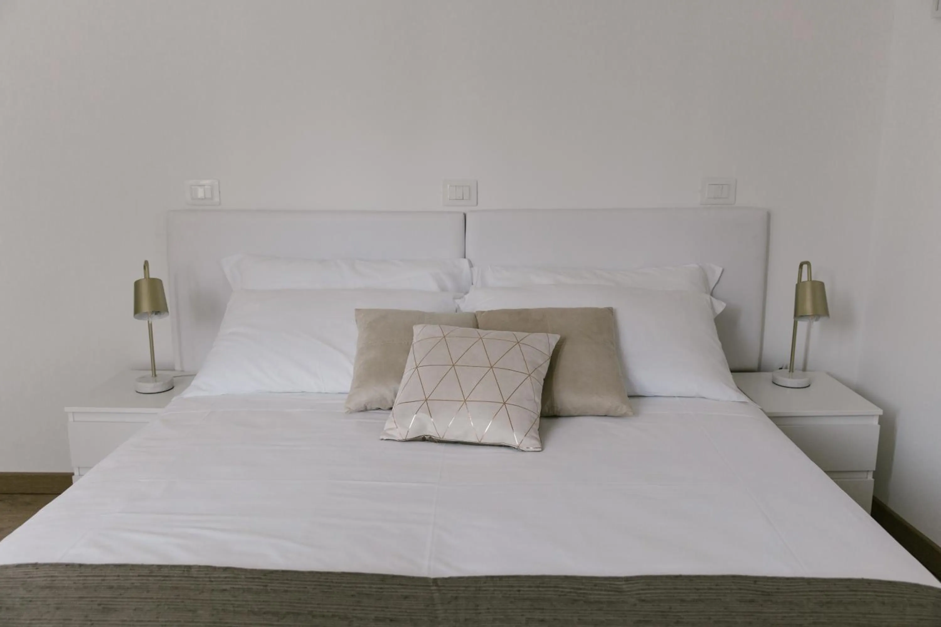 Photo of the whole room, Bed in Stazione a mare