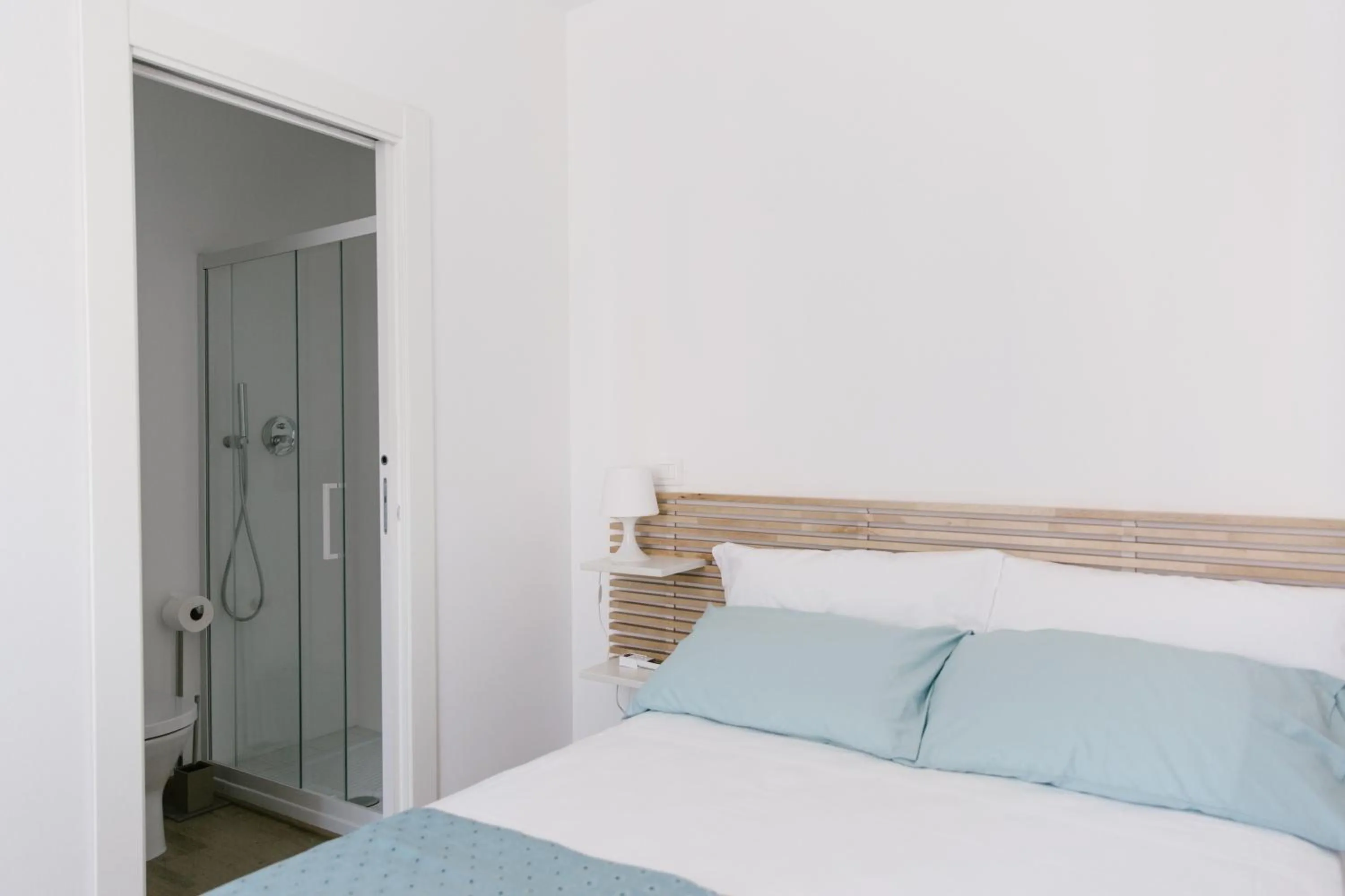 Photo of the whole room, Bed in Stazione a mare