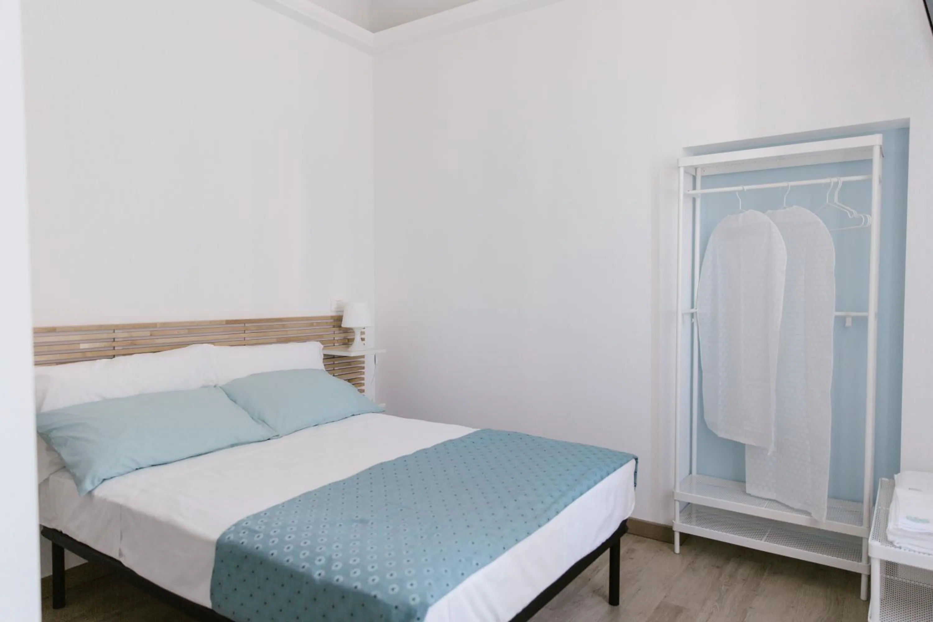 Photo of the whole room, Bed in Stazione a mare