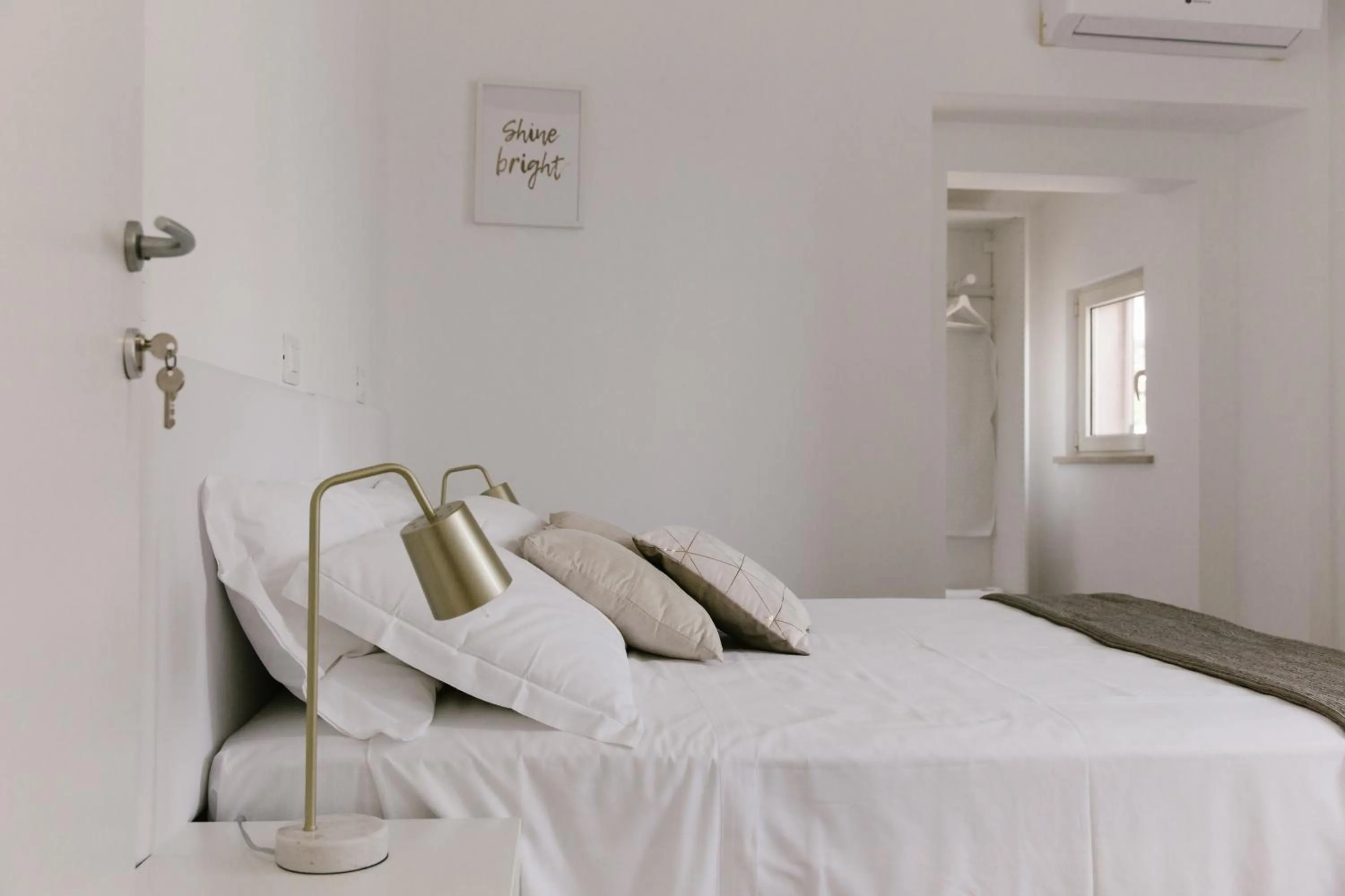 Photo of the whole room, Bed in Stazione a mare